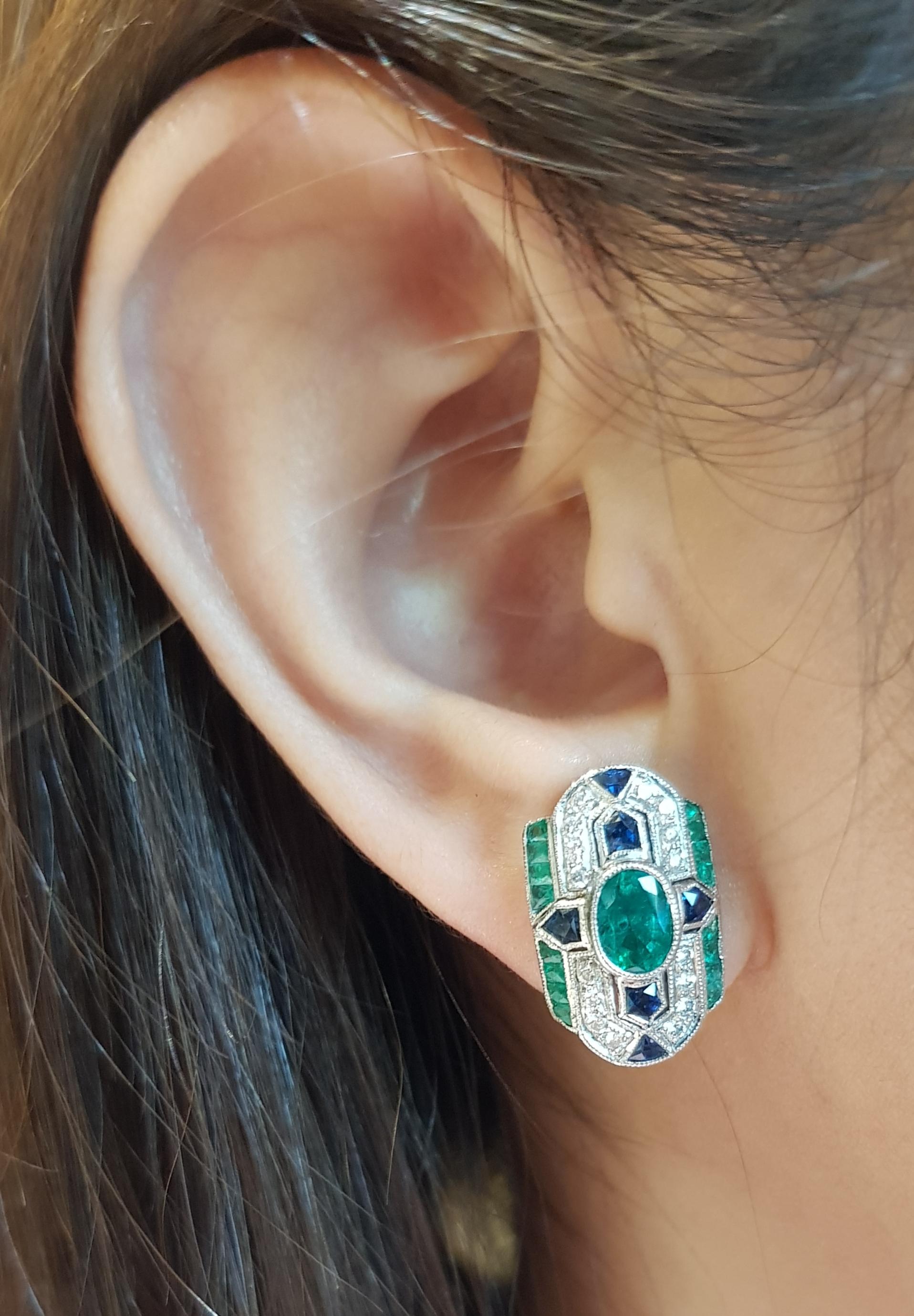 Emerald, Blue Sapphire and Diamond Earrings Set in 18 Karat White Gold Settings In New Condition In Bangkok, TH