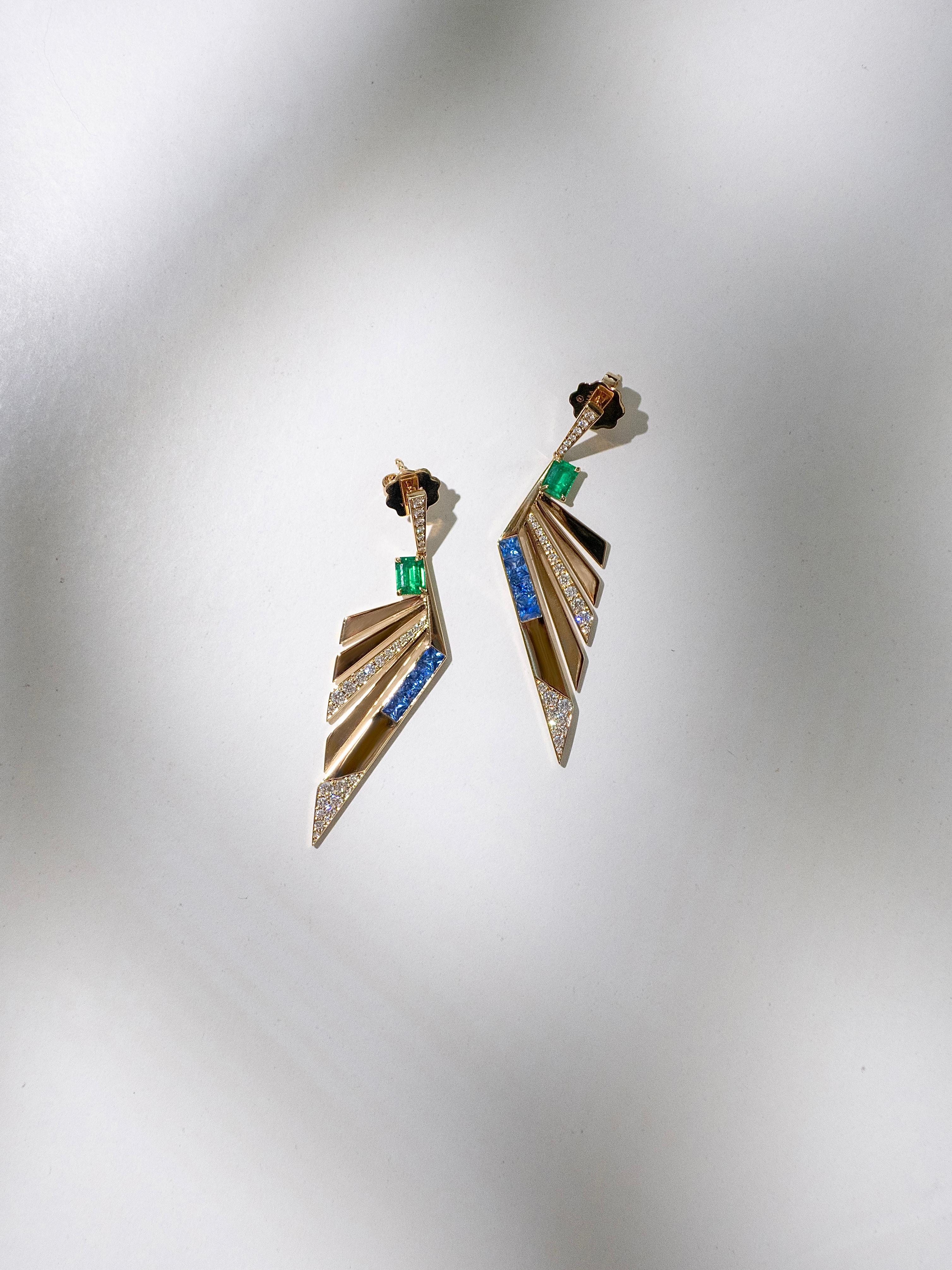 Fächerohrringe mit smaragdblauem Saphir und Diamant aus 18k Gelbgold im Zustand „Neu“ im Angebot in Bangkok, TH