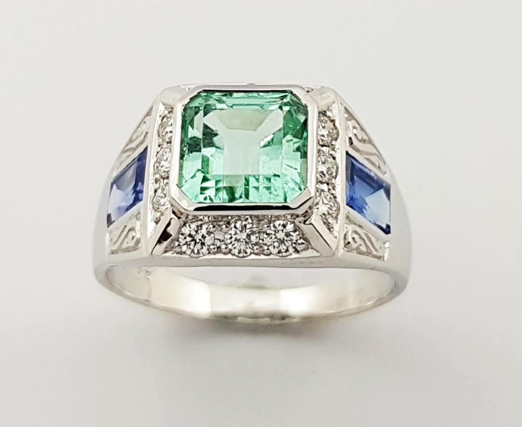 Emerald, Blue Sapphire and Diamond Ring Set in 18 Karat White Gold Settings For Sale 1