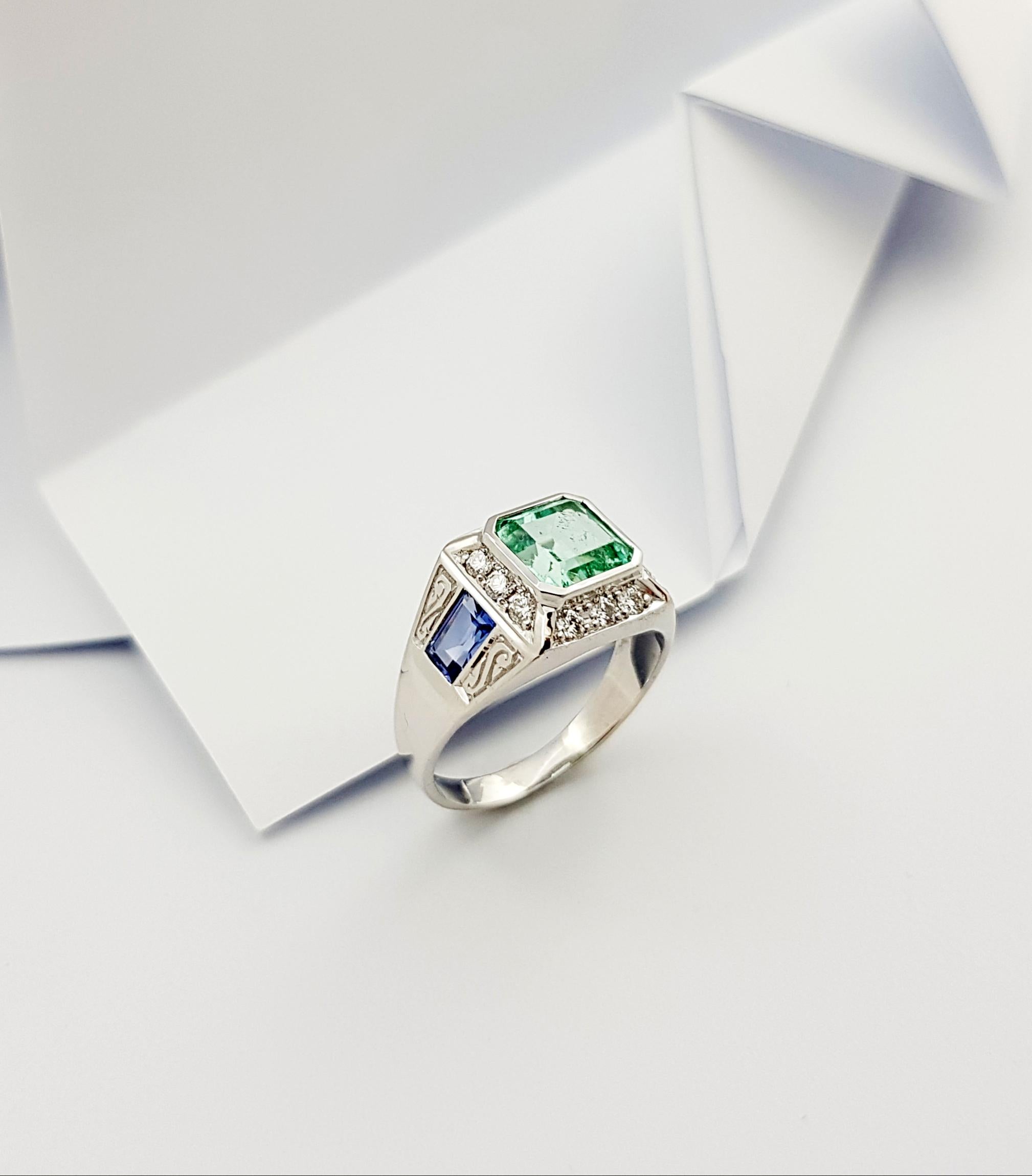 Emerald, Blue Sapphire and Diamond Ring Set in 18 Karat White Gold Settings For Sale 5
