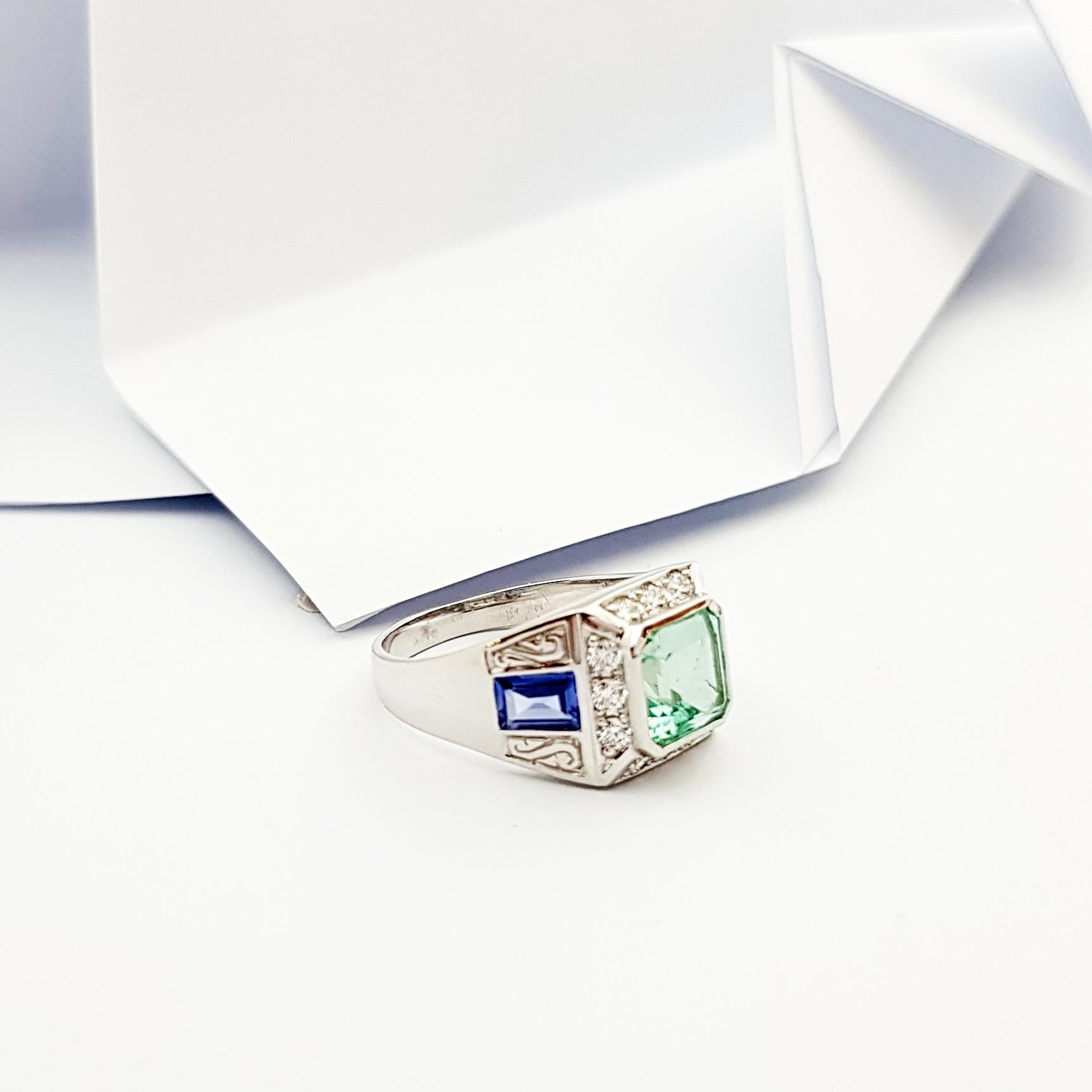 Emerald, Blue Sapphire and Diamond Ring Set in 18 Karat White Gold Settings For Sale 7