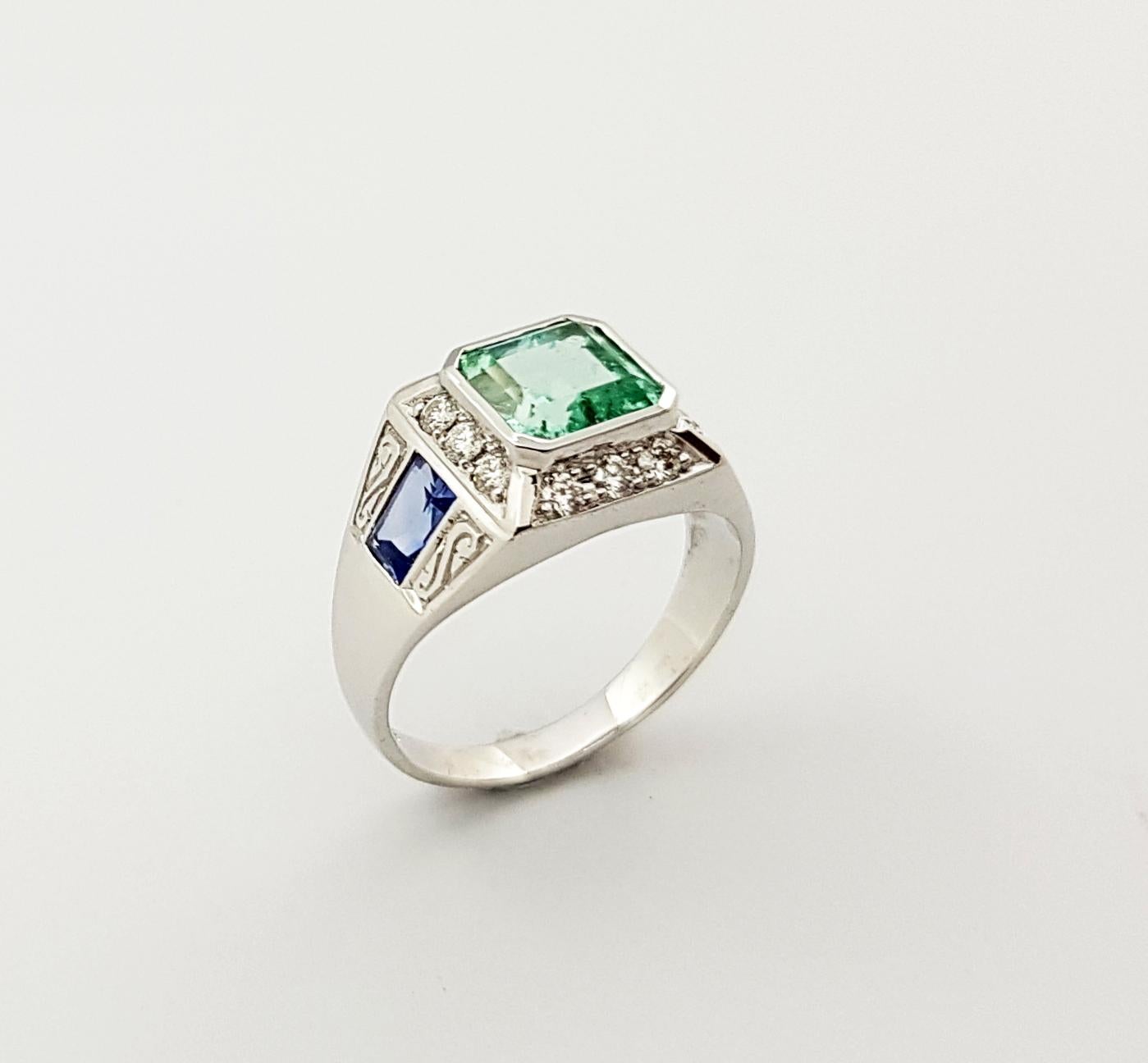 Women's or Men's Emerald, Blue Sapphire and Diamond Ring Set in 18 Karat White Gold Settings For Sale