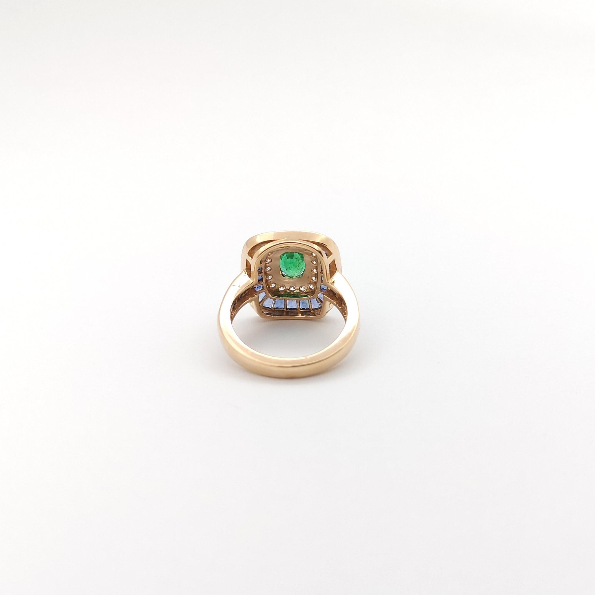 Emerald, Blue Sapphire and Diamond Ring set in 18K Rose Gold Settings For Sale 4