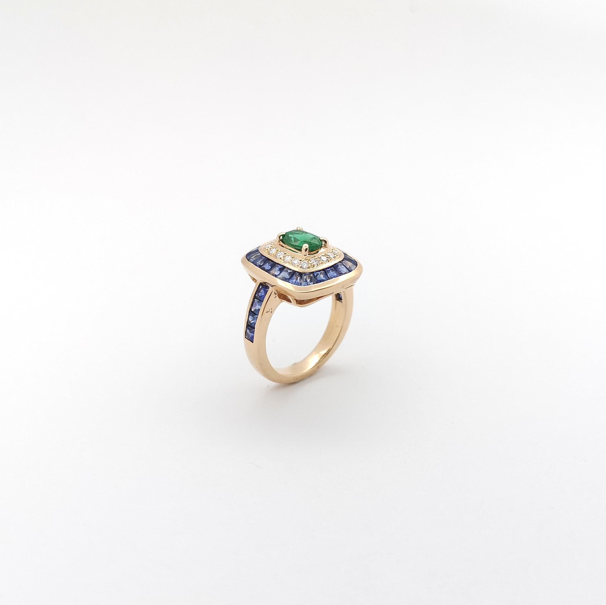 Emerald, Blue Sapphire and Diamond Ring set in 18K Rose Gold Settings For Sale 7