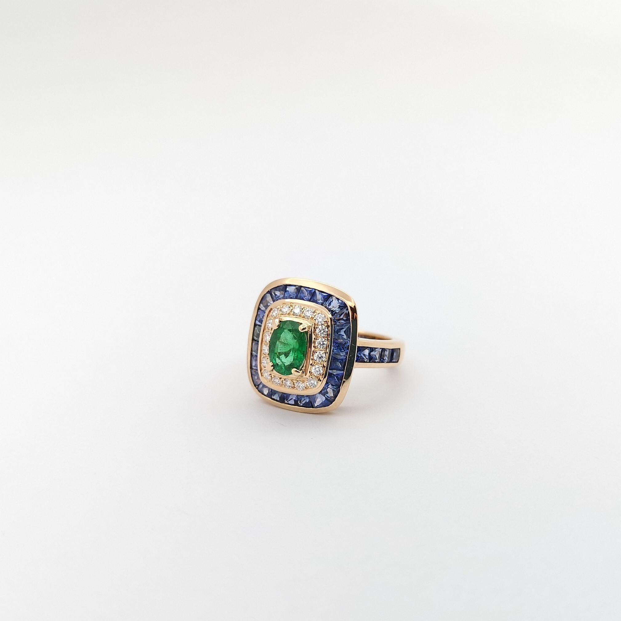 Emerald, Blue Sapphire and Diamond Ring set in 18K Rose Gold Settings For Sale 3
