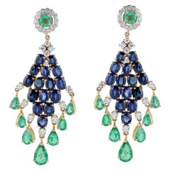 Boucles d'oreilles chandelier en or 18 carats avec émeraude, saphir bleu et diamant