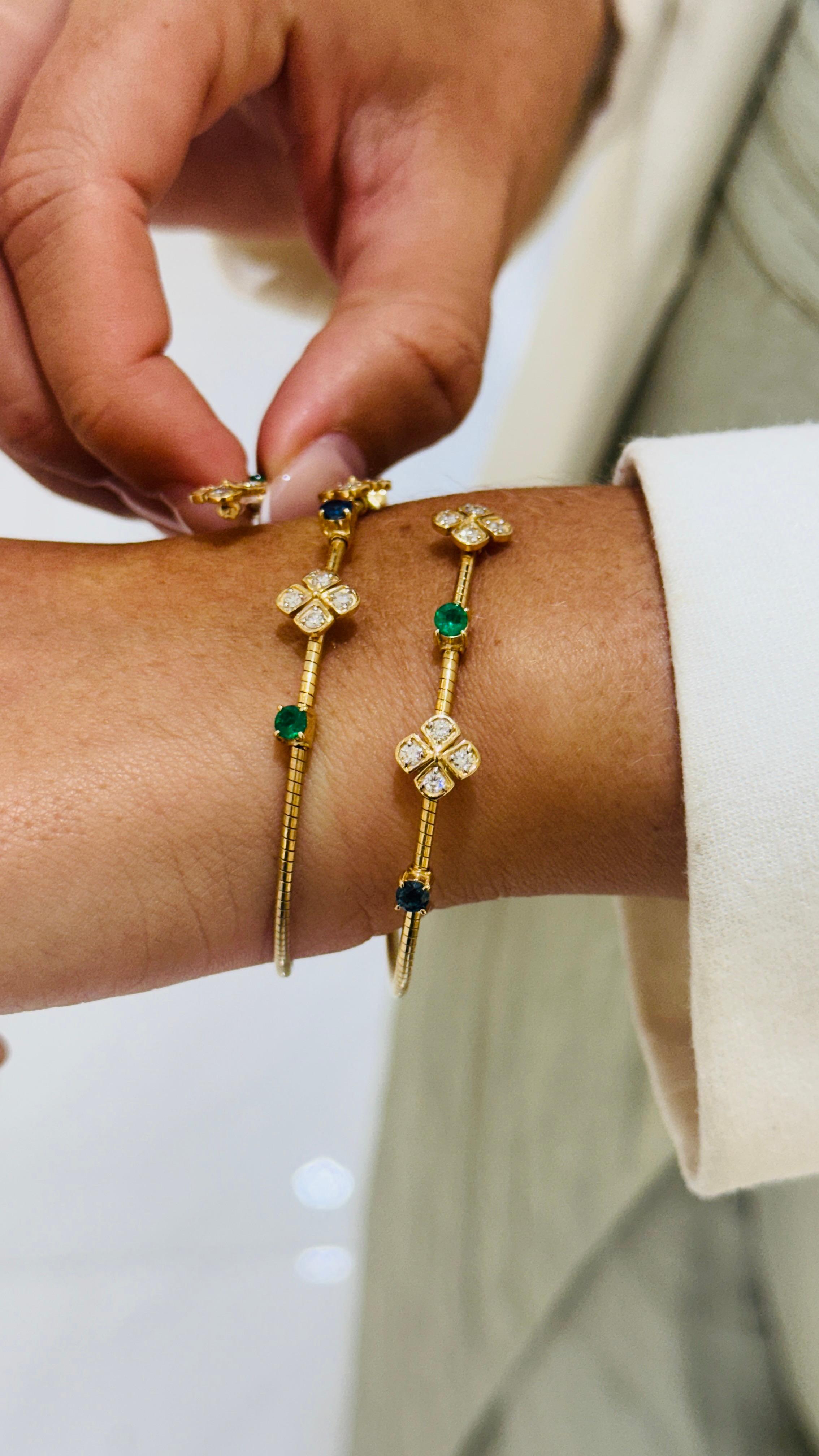 Bracelet en or jaune 18 carats, émeraude, saphir bleu et diamant Neuf - En vente à Coral Gables, FL
