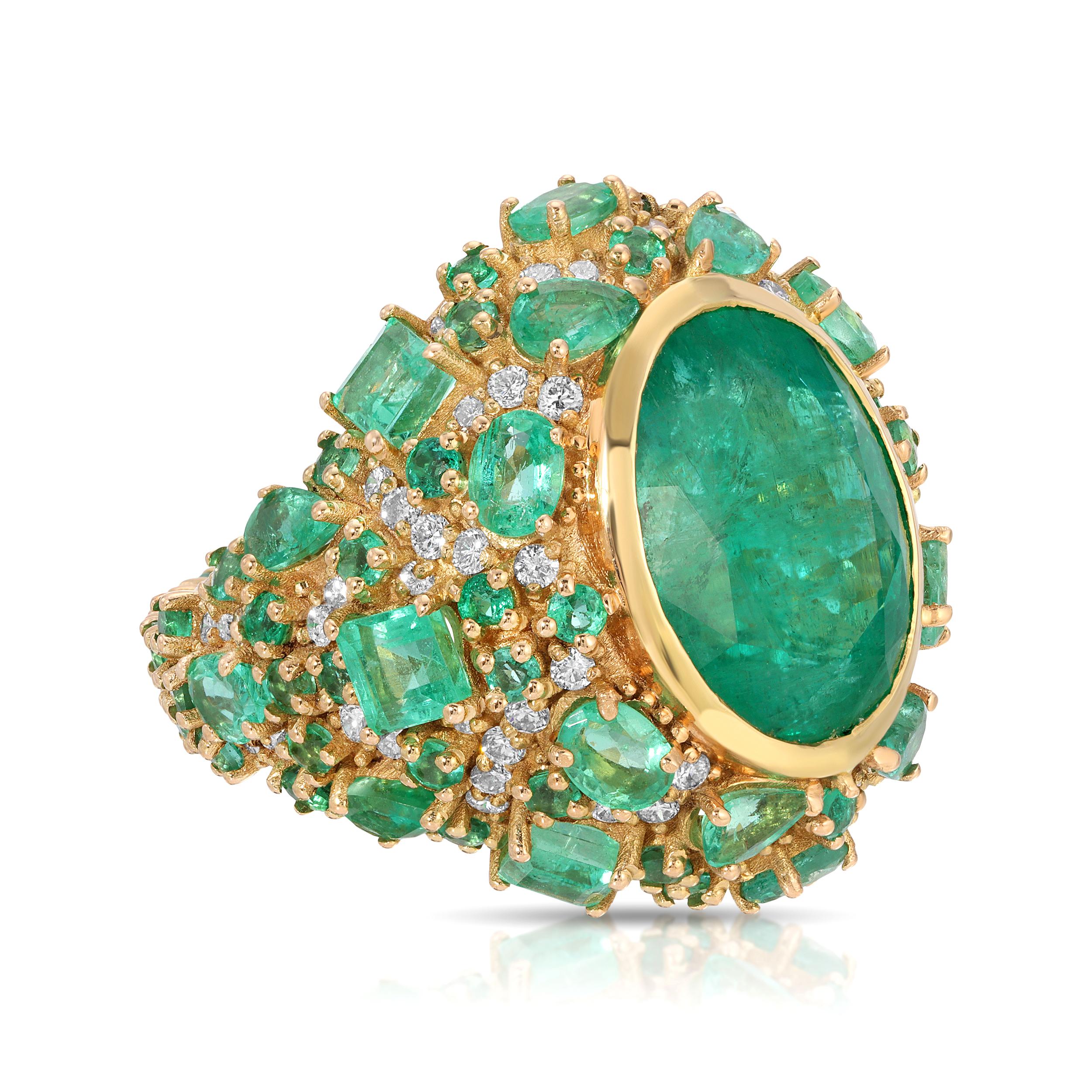Emerald Bomba Diamond Cocktail Ring In New Condition For Sale In Los Angeles, CA