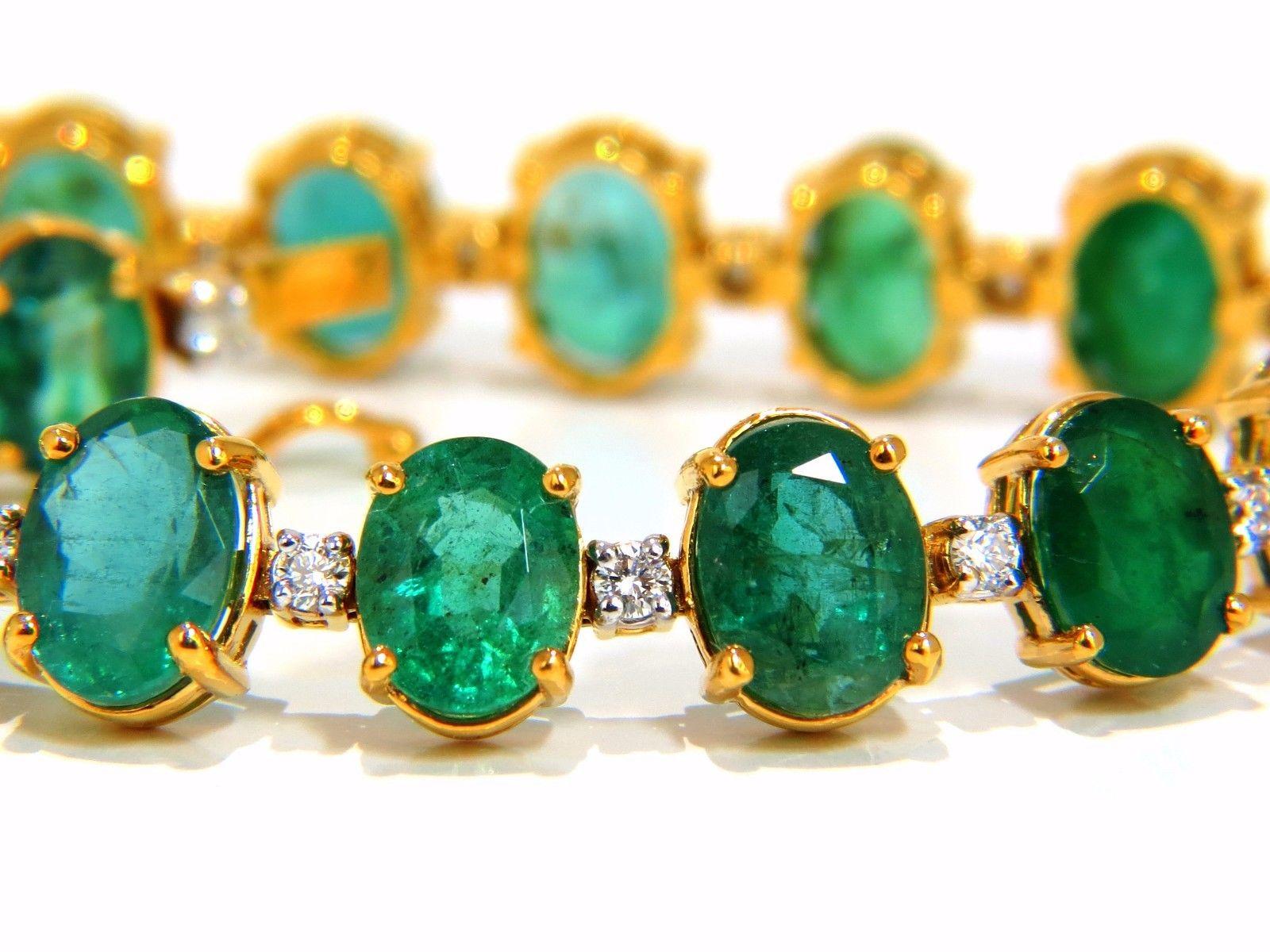 Emerald bracelet 27.42ct & .75ct diamonds classic tennis 14kt. natural greens In New Condition For Sale In New York, NY