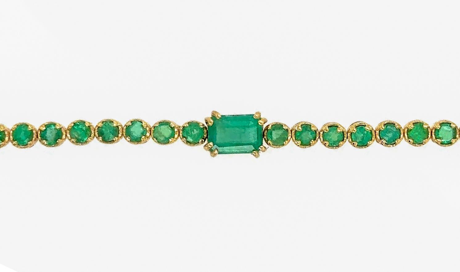 Modern Emerald Bracelet 2.90 Carats 14K Yellow Gold For Sale