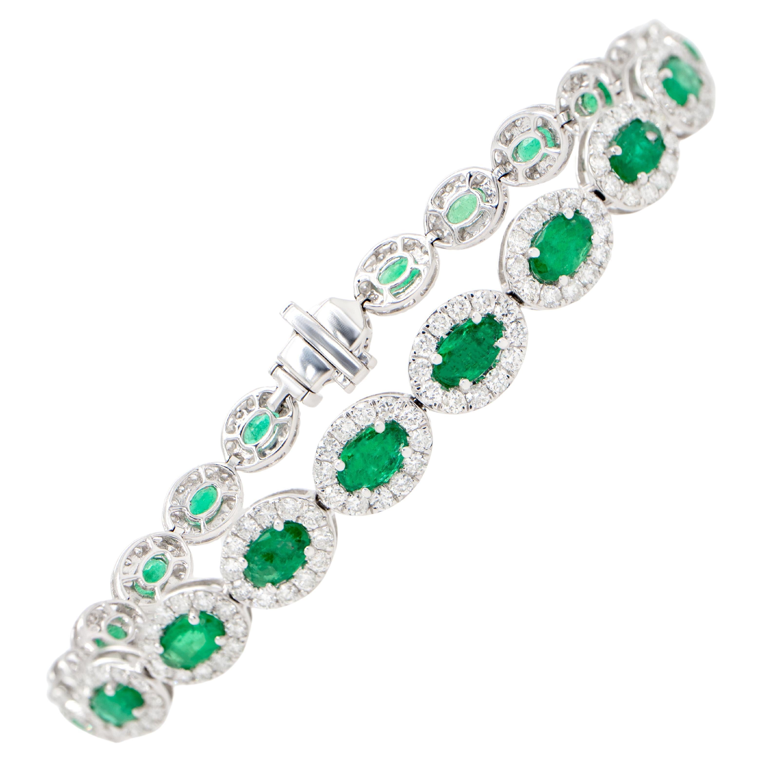 Smaragd-Armband Diamant-Halo 8,4 Karat 18K Gold im Angebot