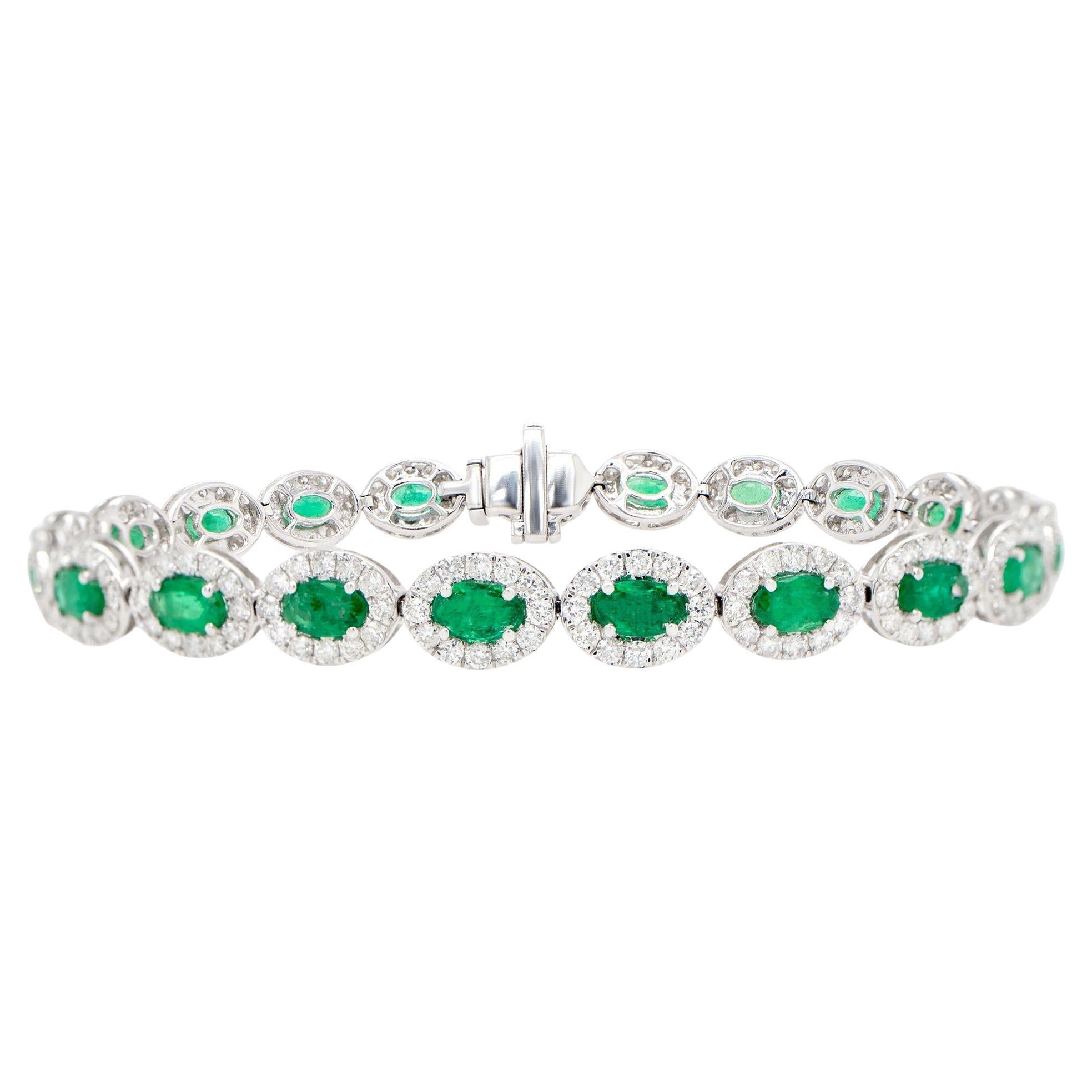 Emerald Bracelet Diamond Halo 8.4 Carats 18K Gold For Sale