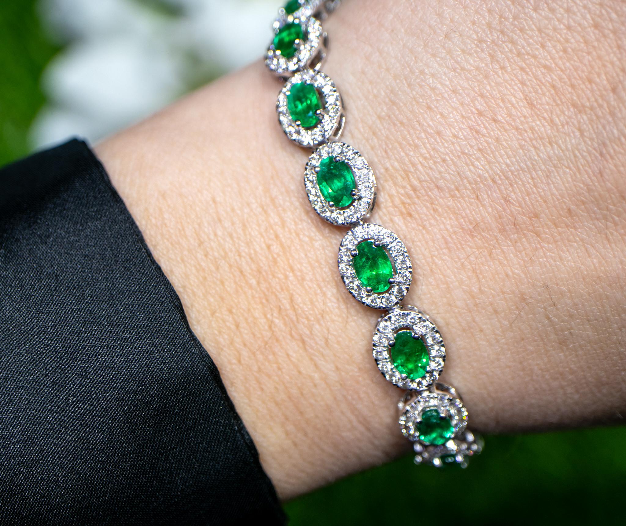 It comes with the Gemological Appraisal by GIA GG/AJP
All Gemstones are Natural
Emeralds = 6.34 Carats
Diamonds = 3.42 Carats
Metal: 18K White Gold
Length: 7 Inches
Width: 0.32 Inches
