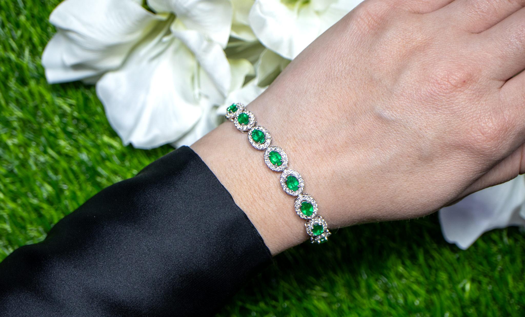 Oval Cut Emerald Bracelet Diamond Halo 9.76 Carats 18K Gold For Sale