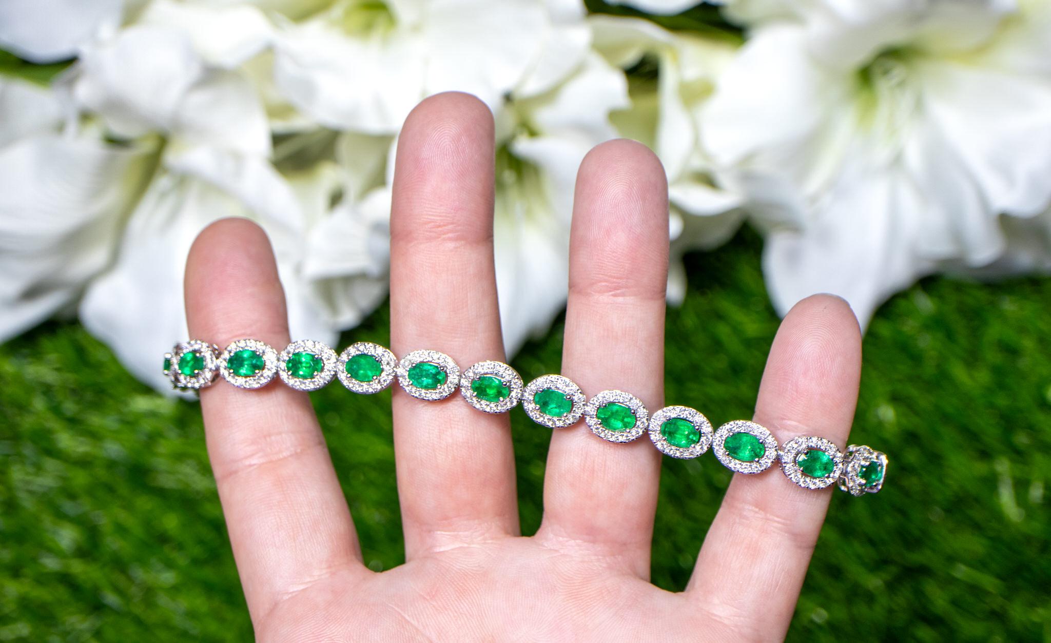 Emerald Bracelet Diamond Halo 9.76 Carats 18K Gold In Excellent Condition For Sale In Laguna Niguel, CA
