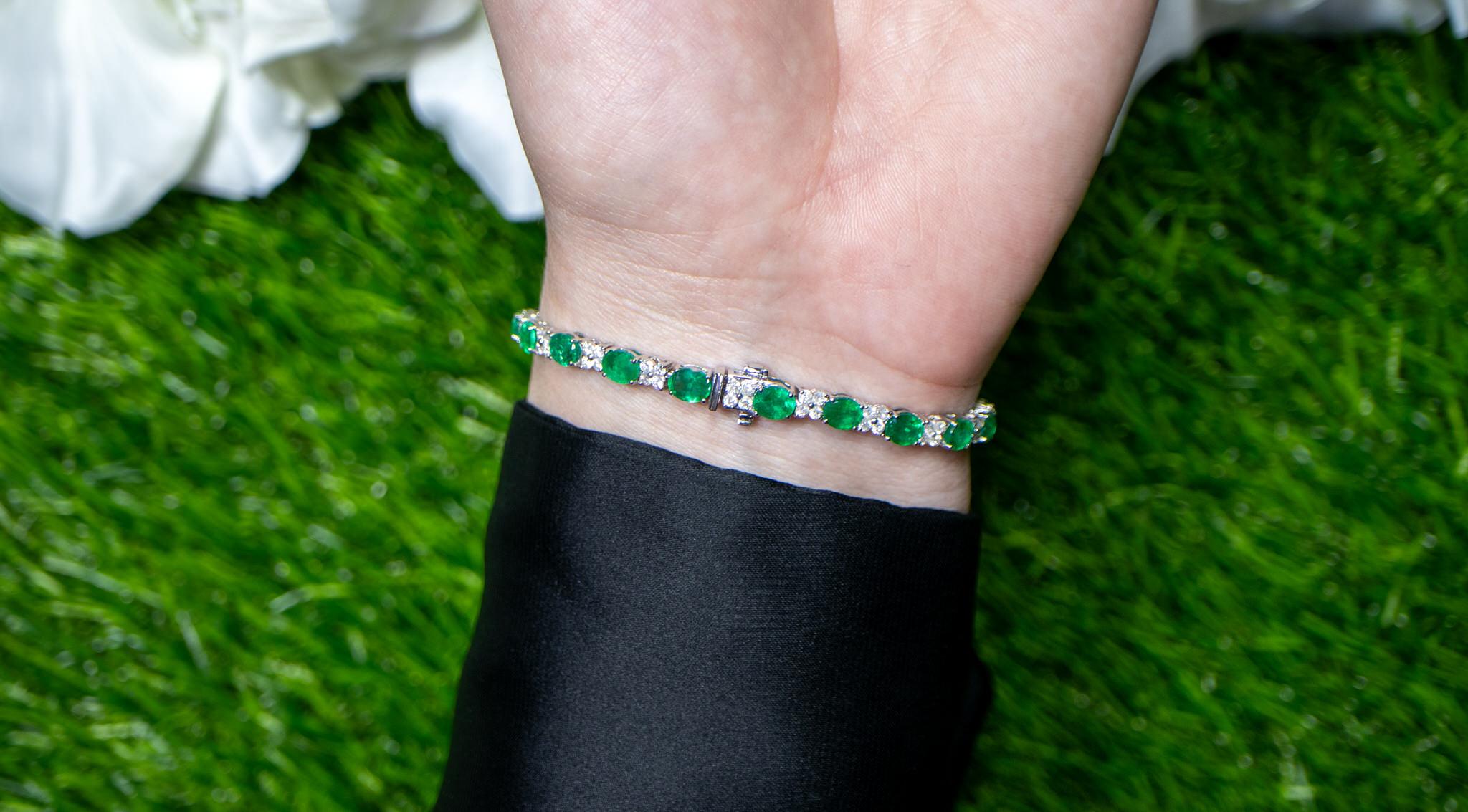 Emerald Bracelet Diamond Links 8.5 Carats 18K White Gold For Sale 1