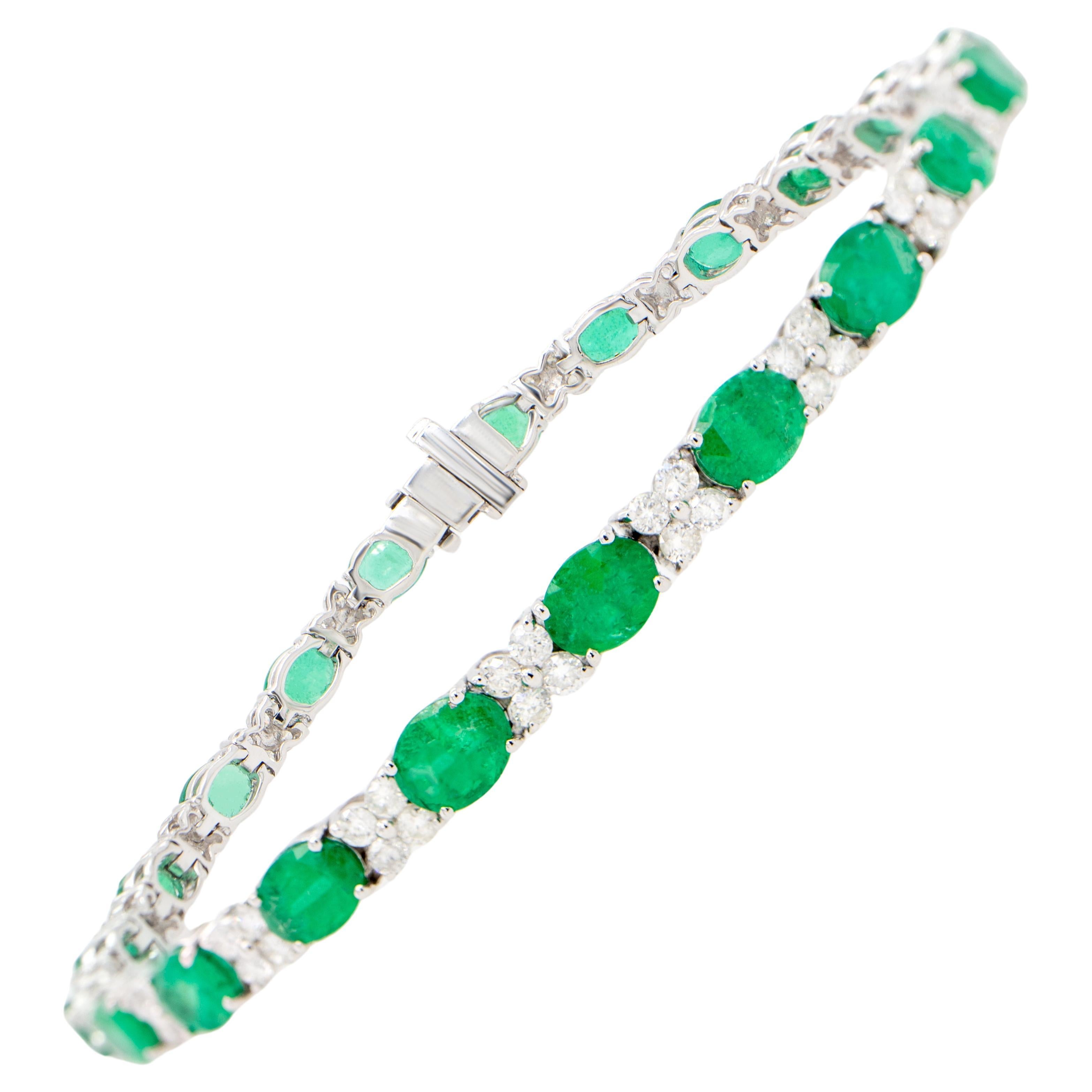 Smaragd-Armband Diamant-Glieder 8,5 Karat 18K Weißgold im Angebot