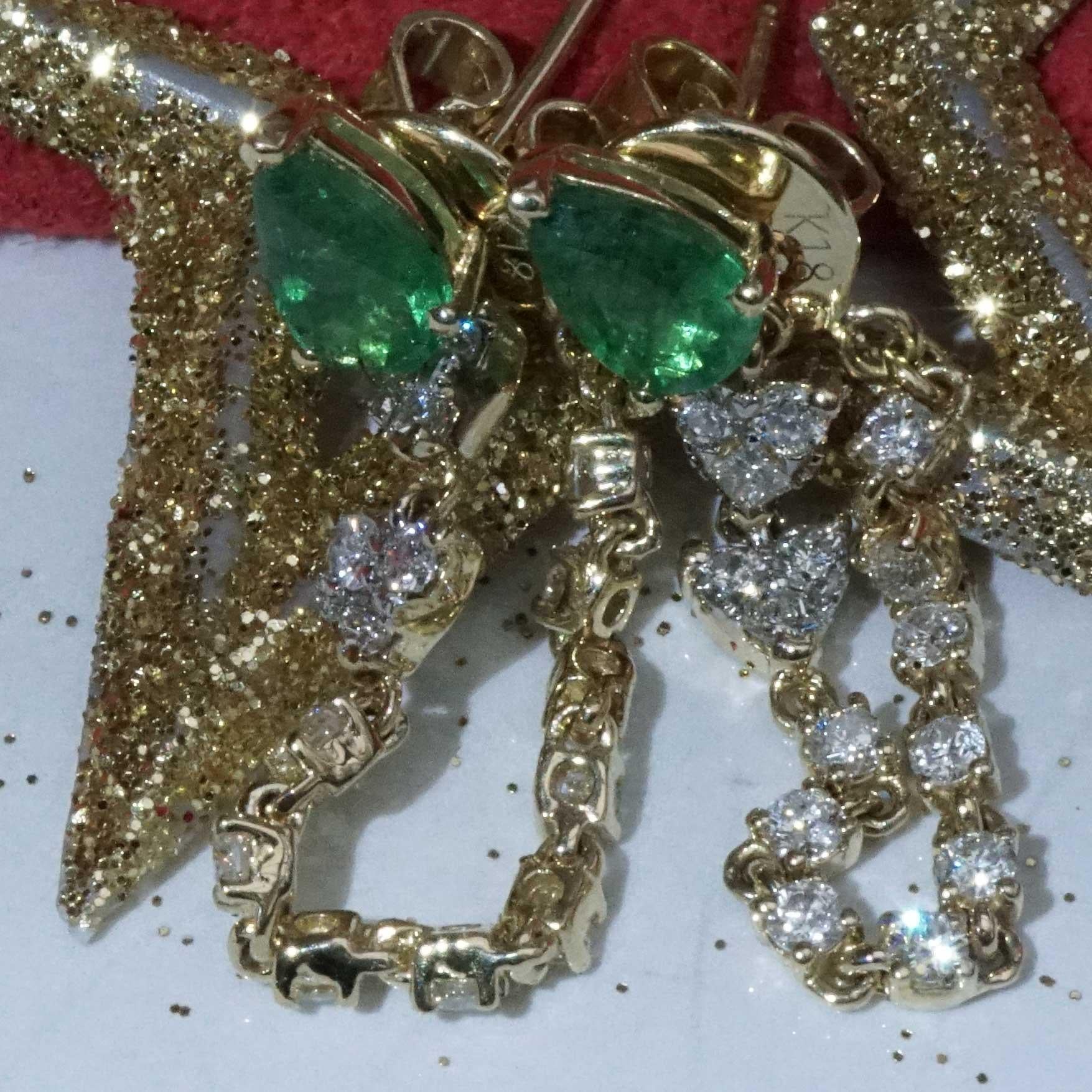 Emerald Brilliant Earring Studs Chain Style very trendy 0.70 0.60ct Length 28 mm For Sale 5