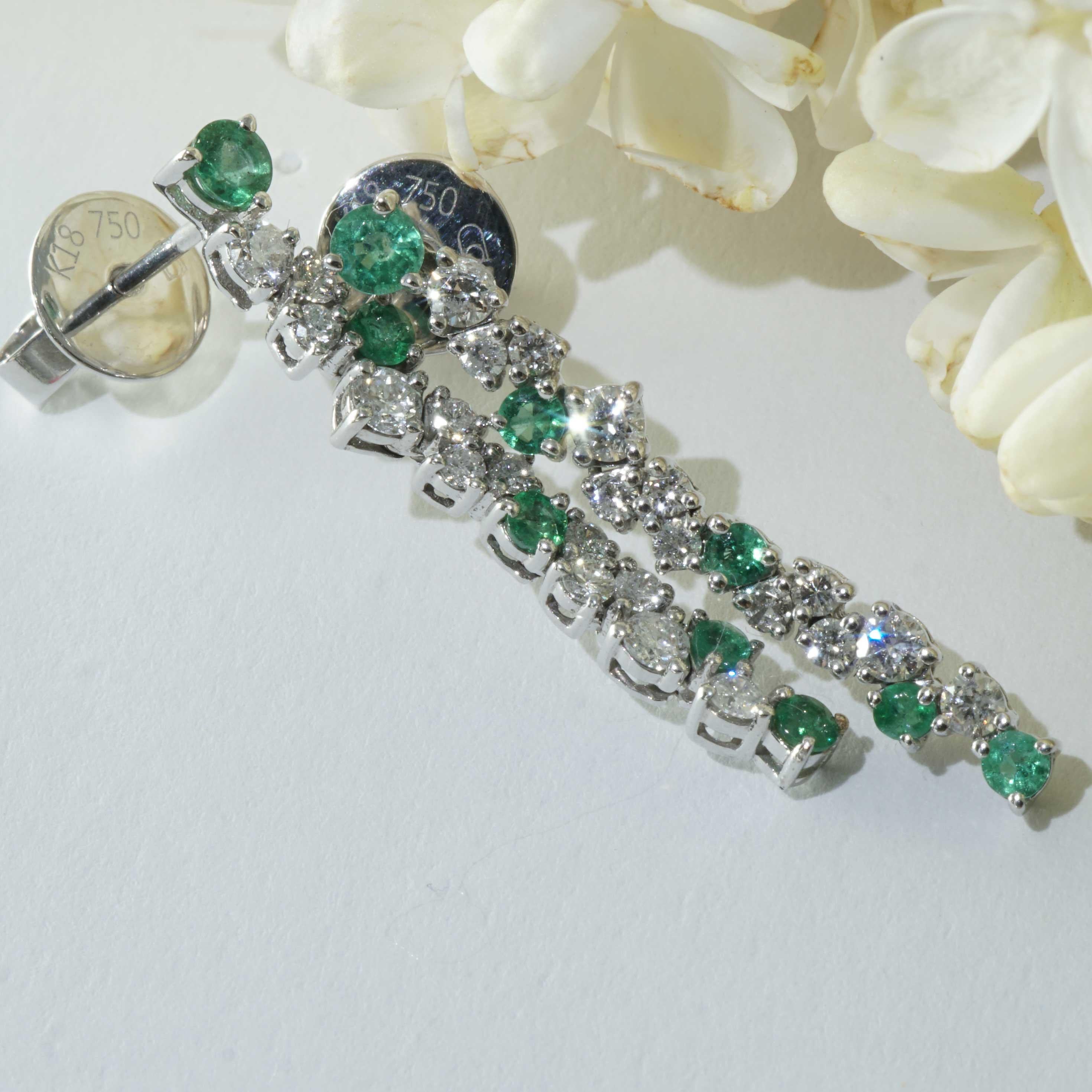 Smaragd-Brillant-Ohrringe für einen glorreichen Auftritt 0,40 ct 0,56 ct 27 x 4 mm im Angebot 3