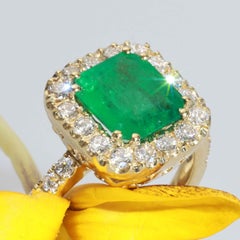 18K Yellow Gold Emerald Halo Ring with Diamonds, Made in Italy, bright green