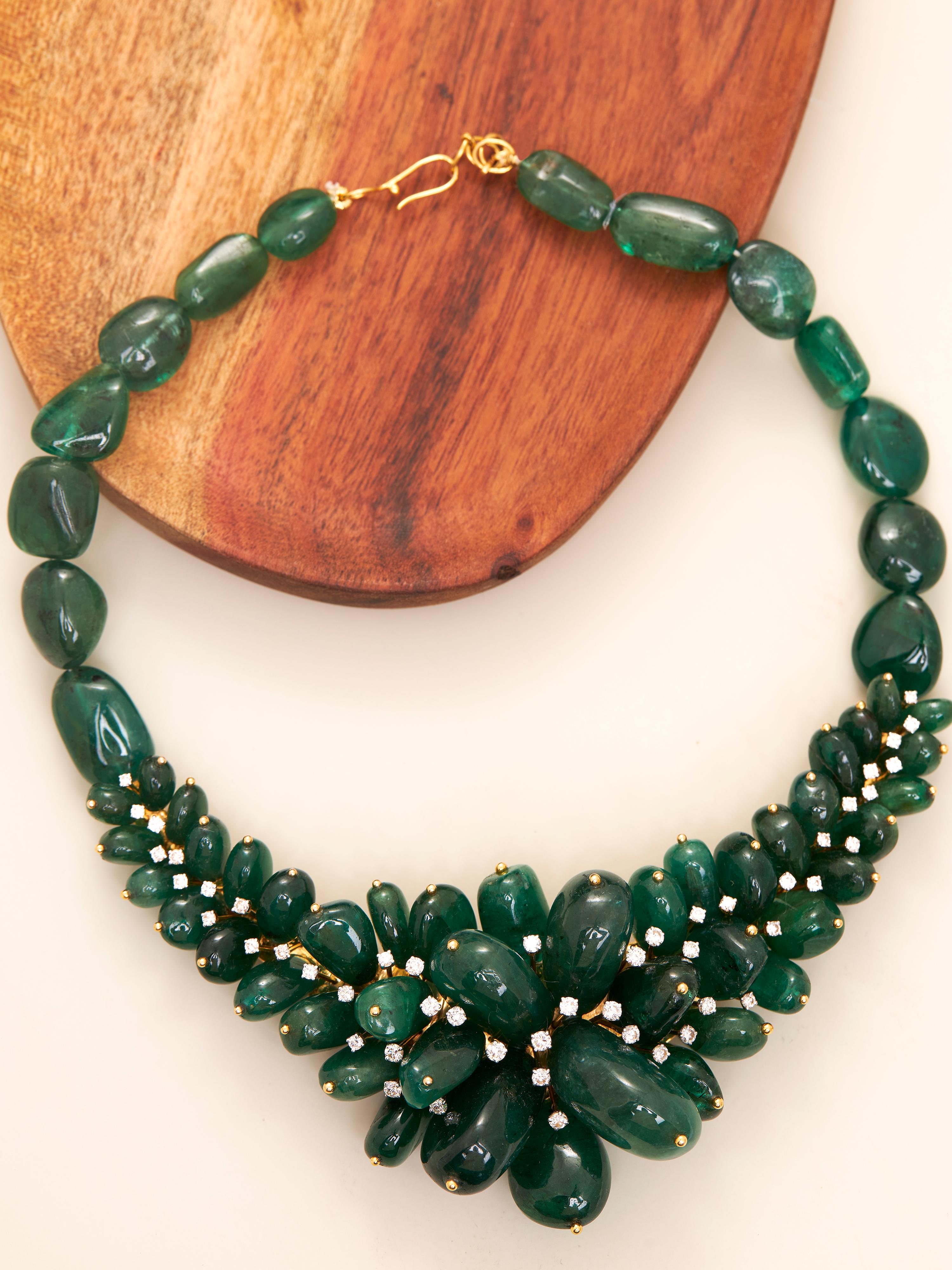 Emerald Burst Necklace in 18kt Gold & Diamonds Contemporáneo en venta