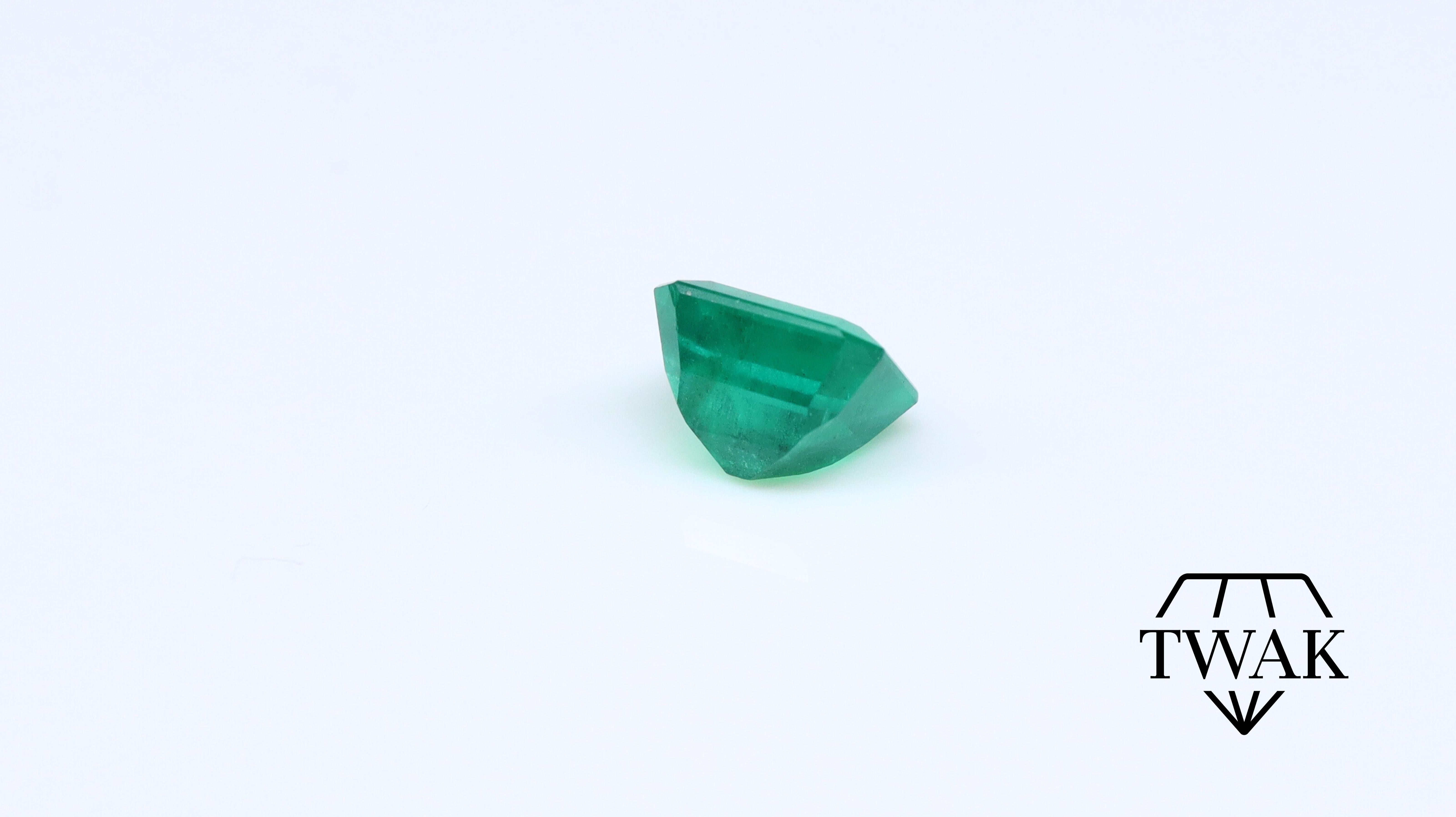 Emerald ca. 6x5mm 0.71ct In New Condition For Sale In Antwerpen, BE