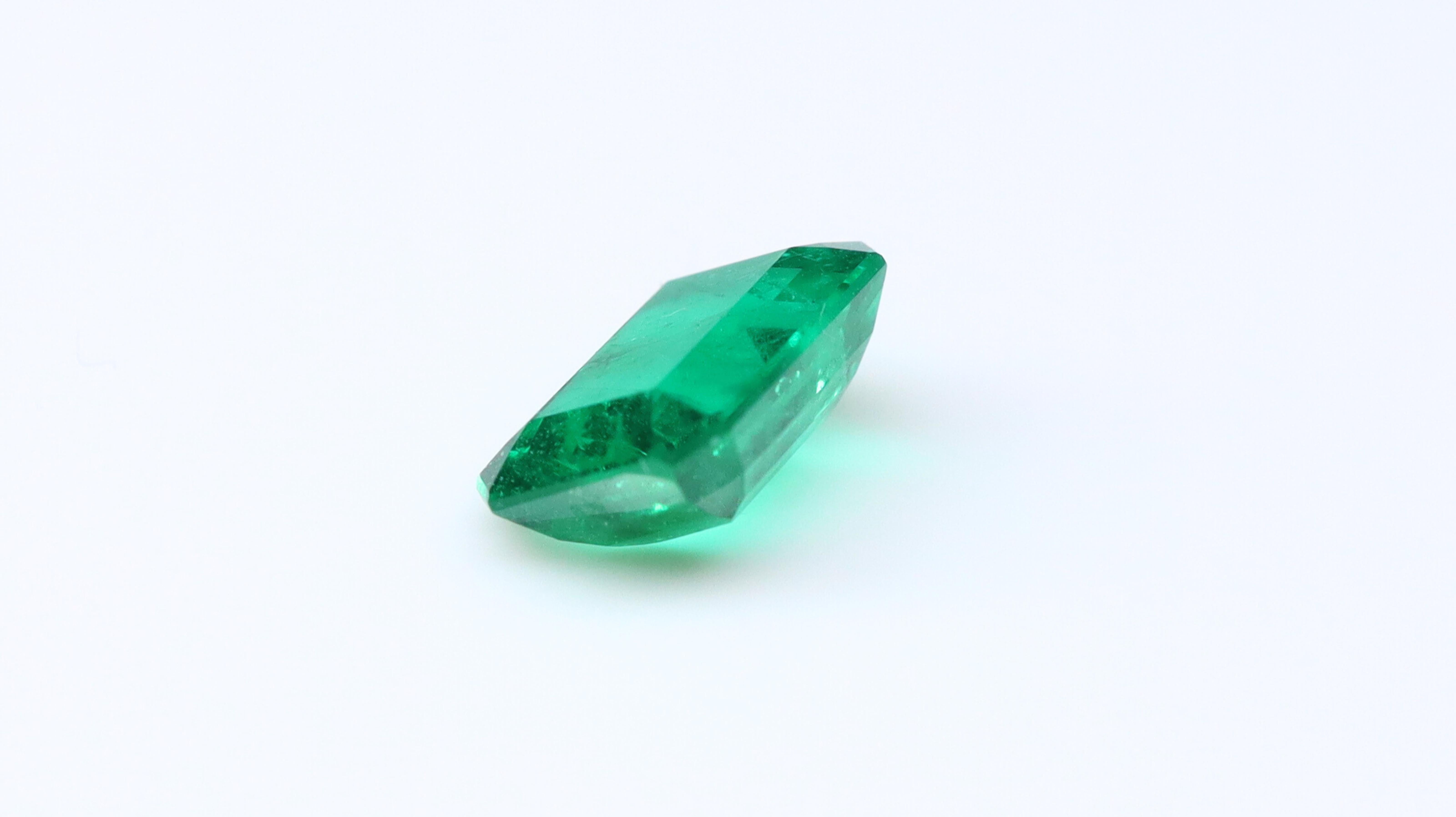 Emerald ca. 7x5mm 0.98ct In New Condition For Sale In Antwerpen, BE