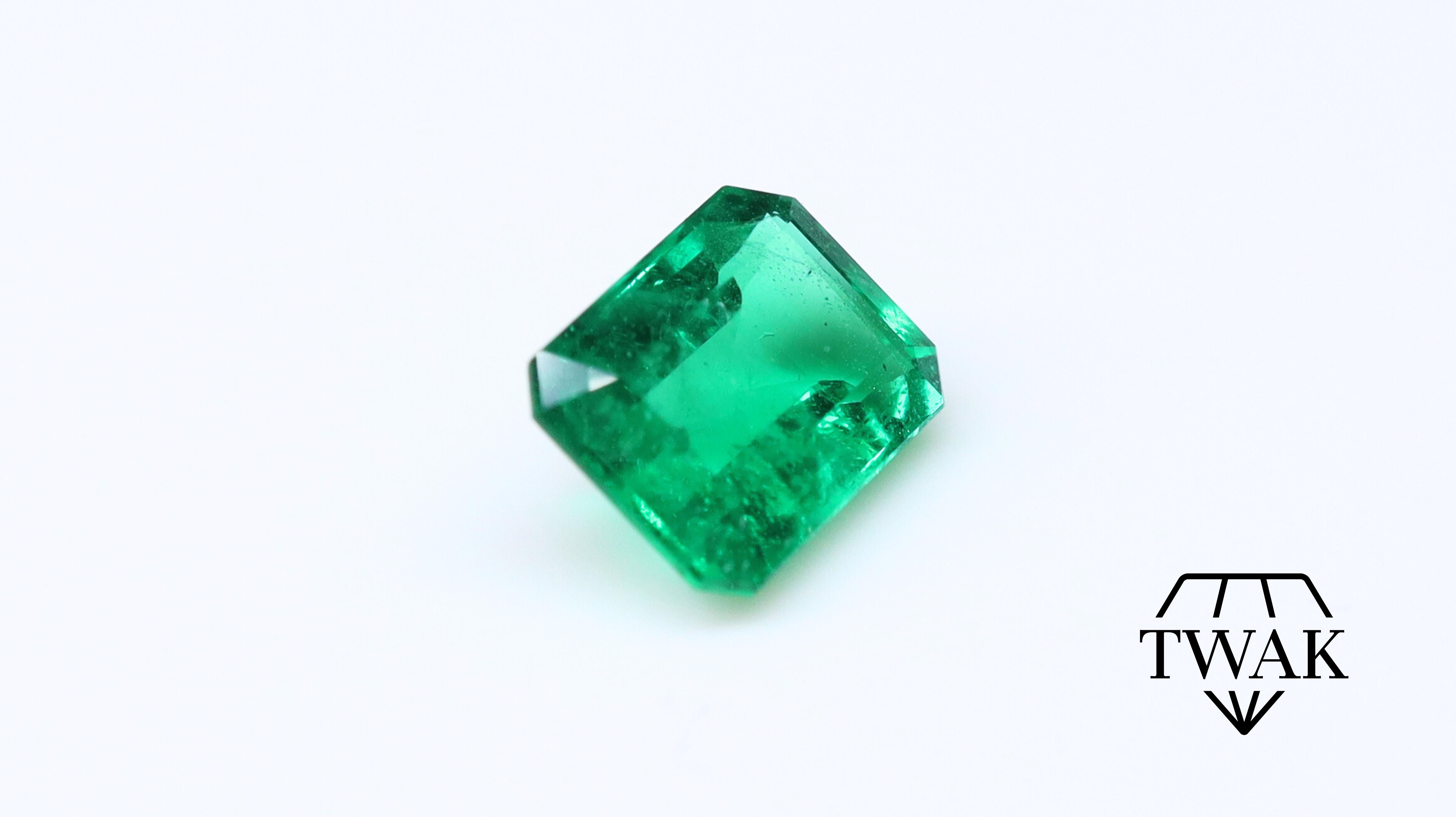 Emerald ca. 7x5mm 0.98ct For Sale 1