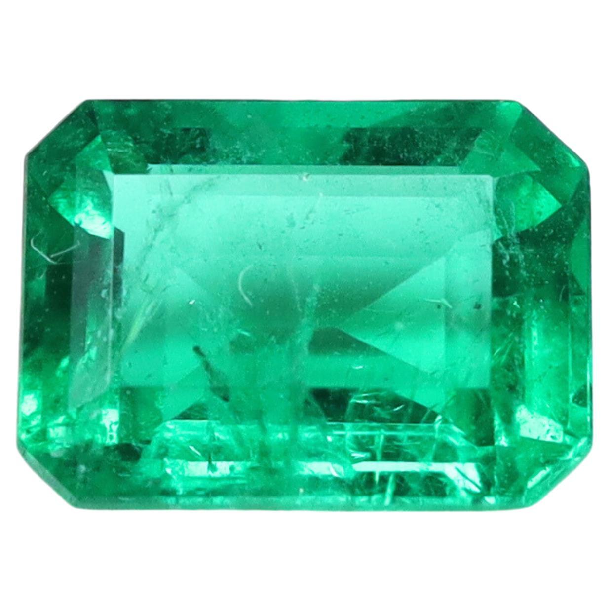 Emerald ca. 7x5mm 0.98ct For Sale