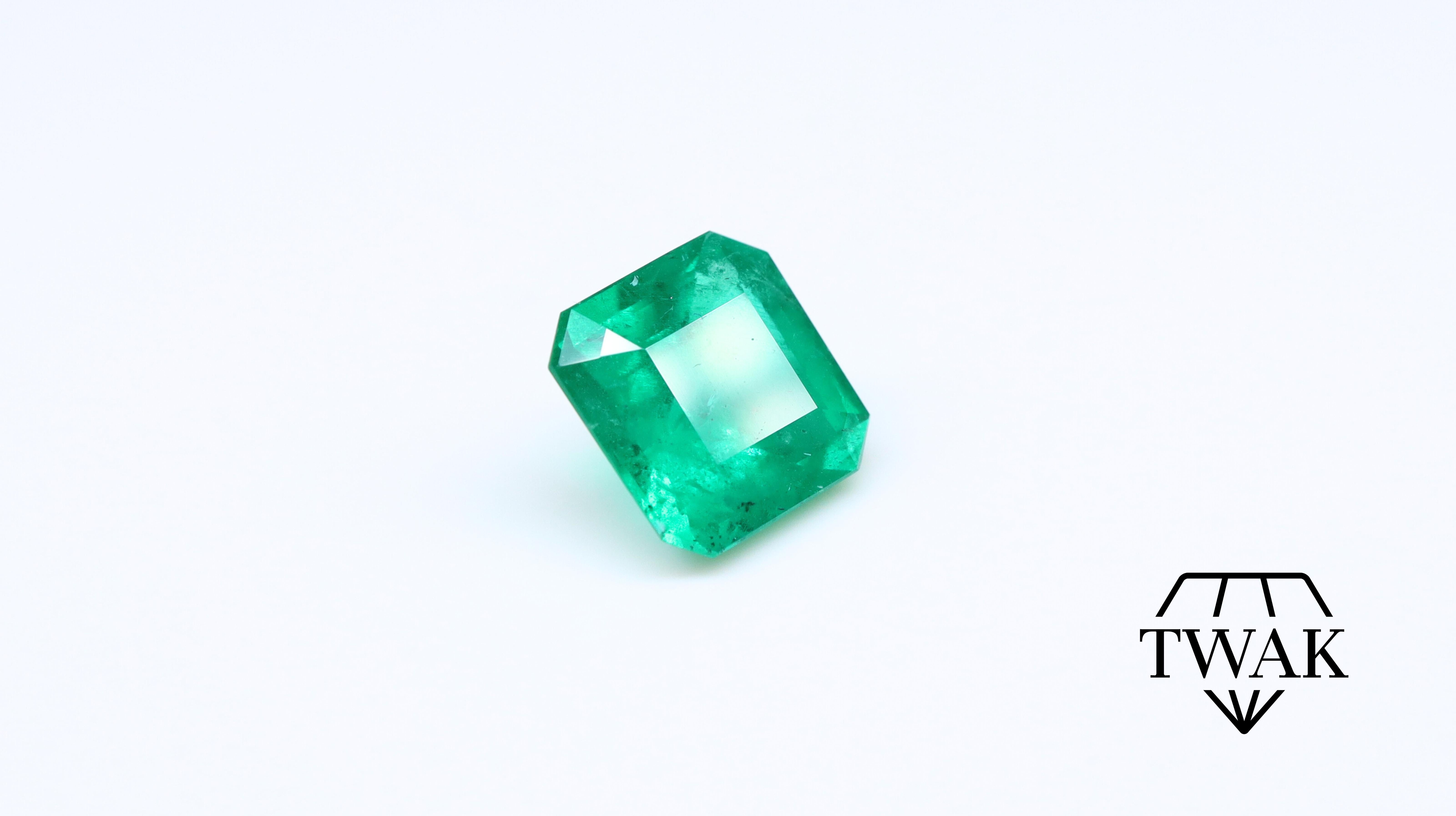 Emerald ca. 8.5mm 2.41ct In New Condition For Sale In Antwerpen, BE