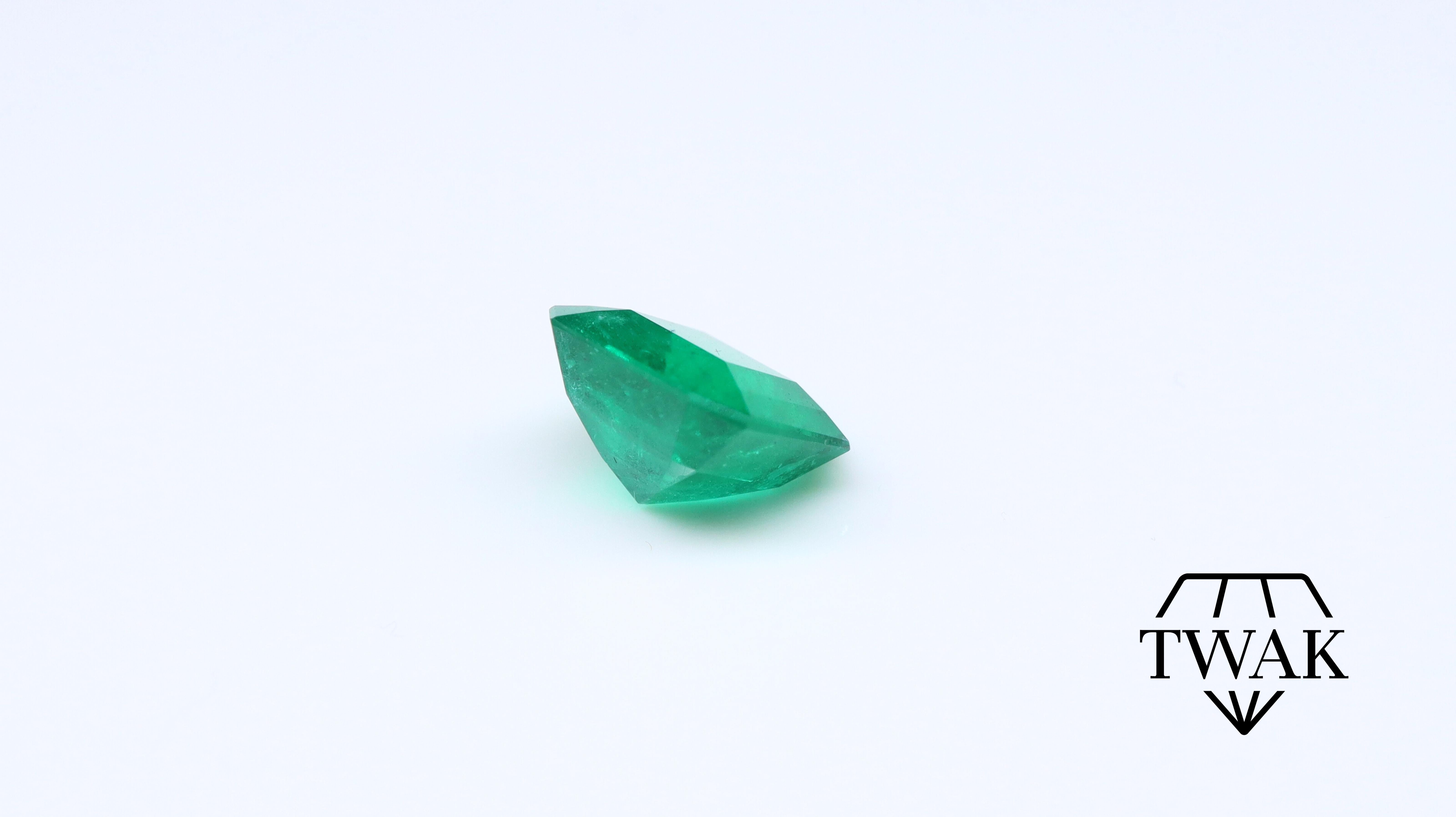 Emerald ca. 8.5mm 2.41ct For Sale 1