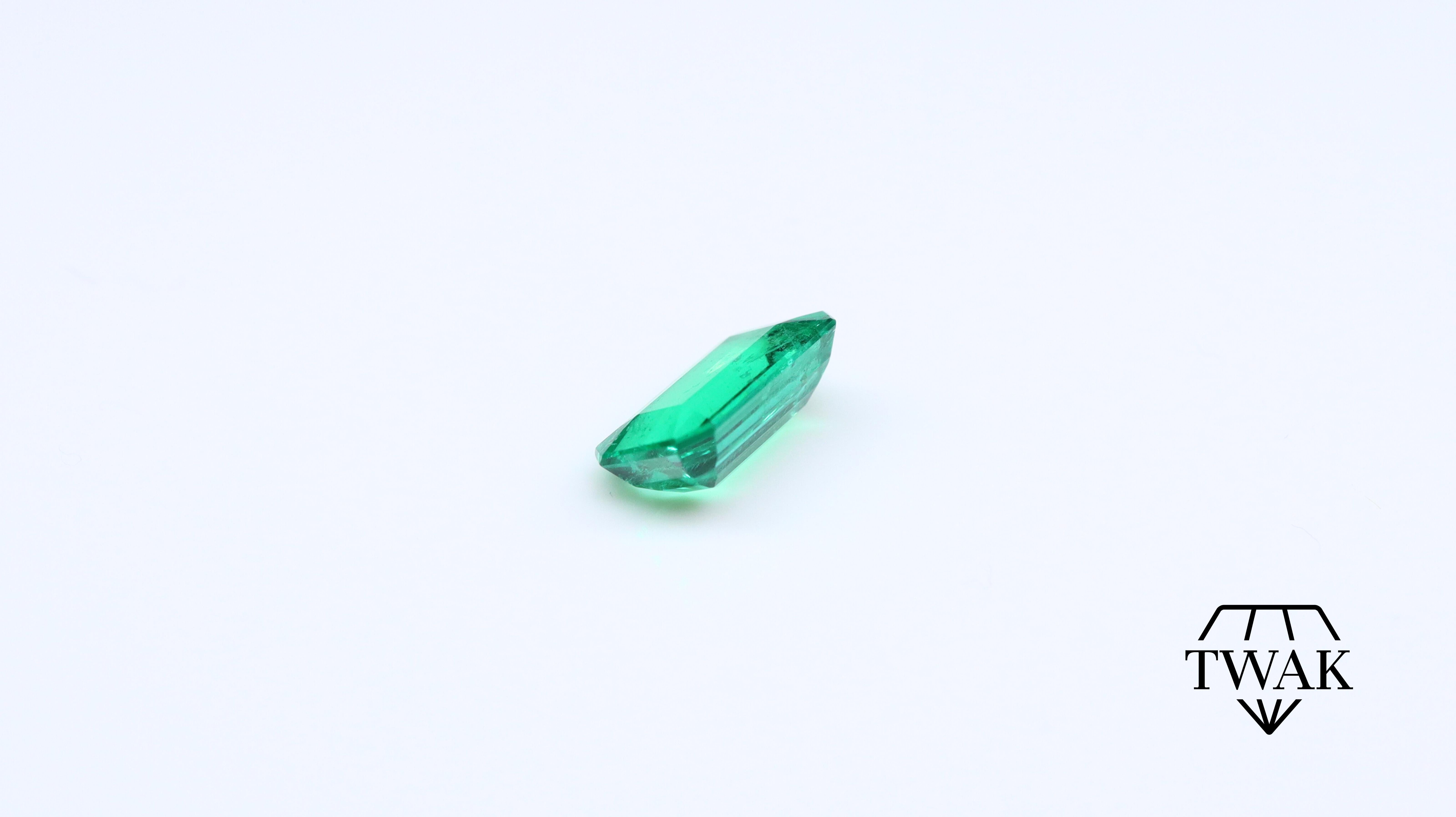 Emerald Cut Emerald ca. 9x6mm 1.44ct For Sale