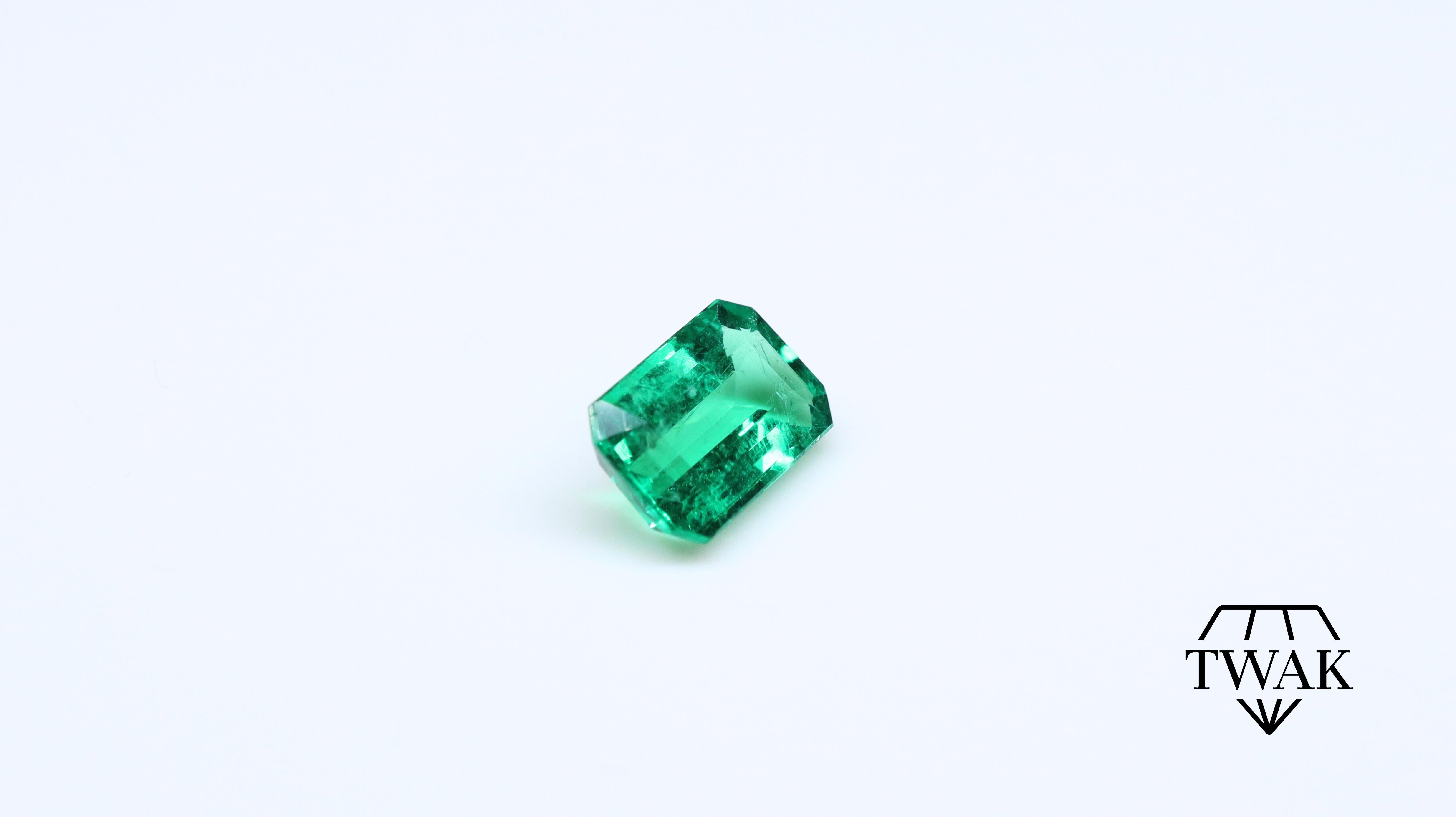 Emerald ca. 9x6mm 1.44ct For Sale 1