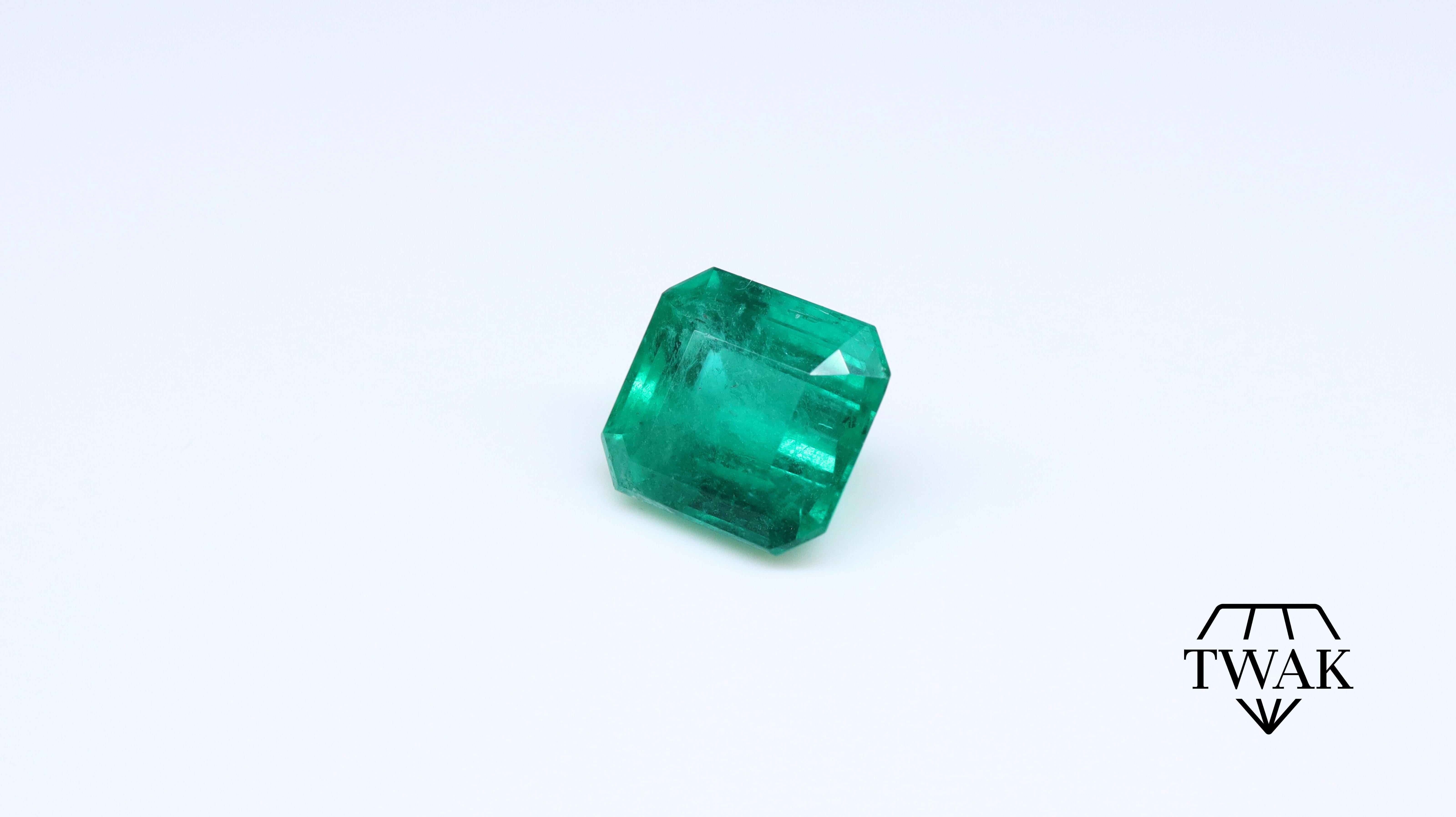 Emerald Cut Emerald ca. 9x8mm 2.79ct For Sale