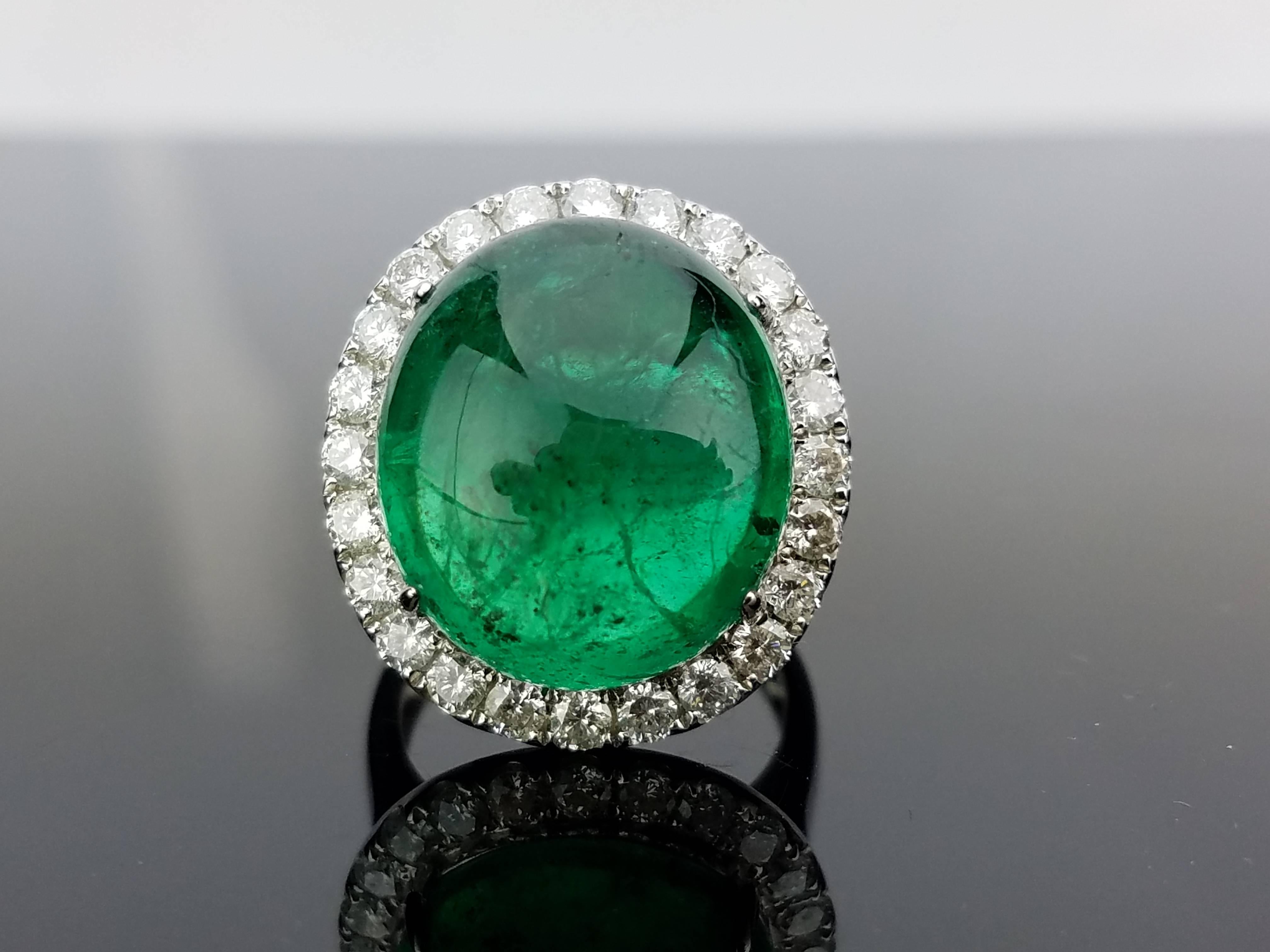 Emerald Cabochon and Diamond 18 Karat Gold Jewelry Suite 1