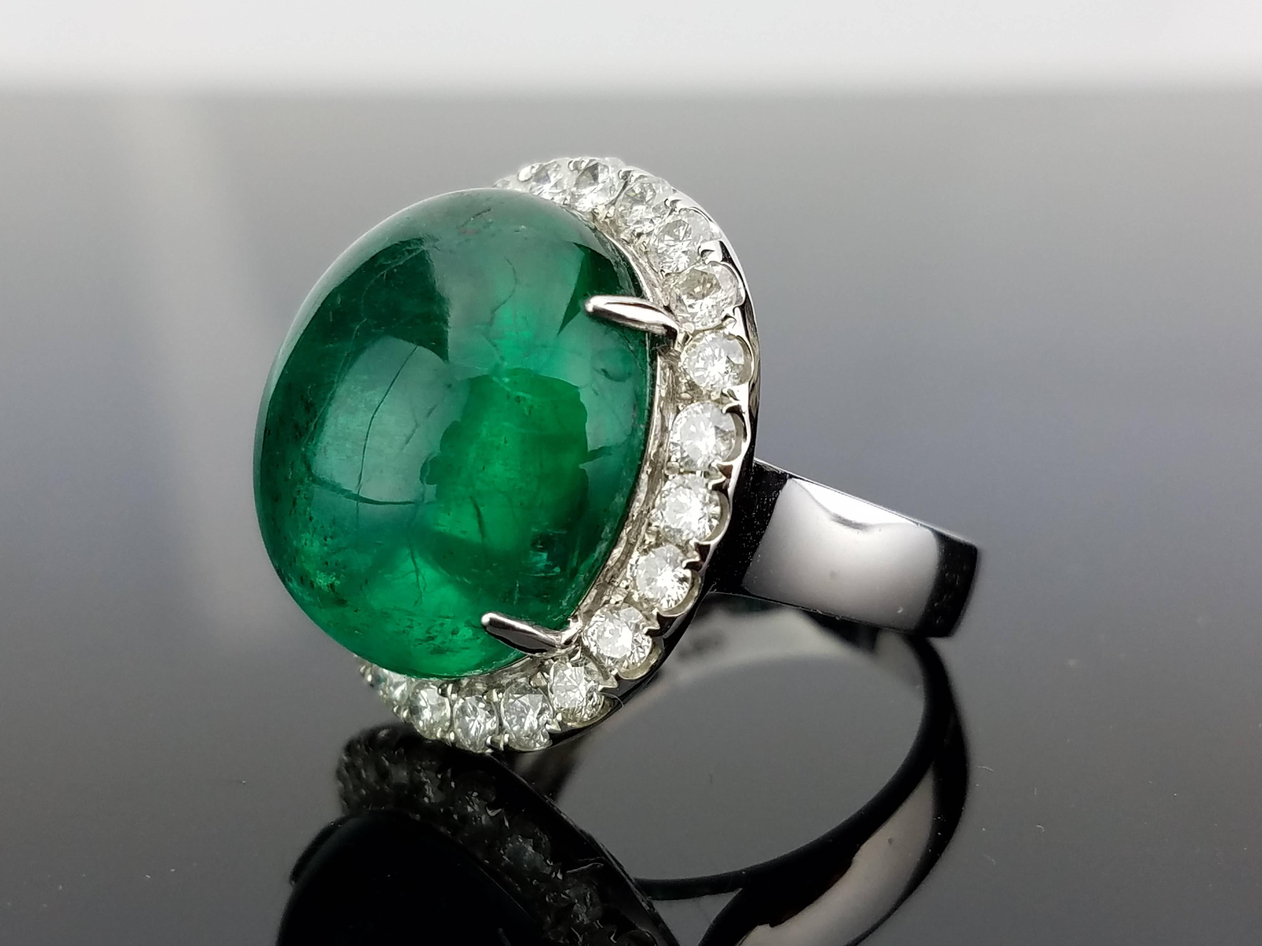 Emerald Cabochon and Diamond 18 Karat Gold Jewelry Suite 2