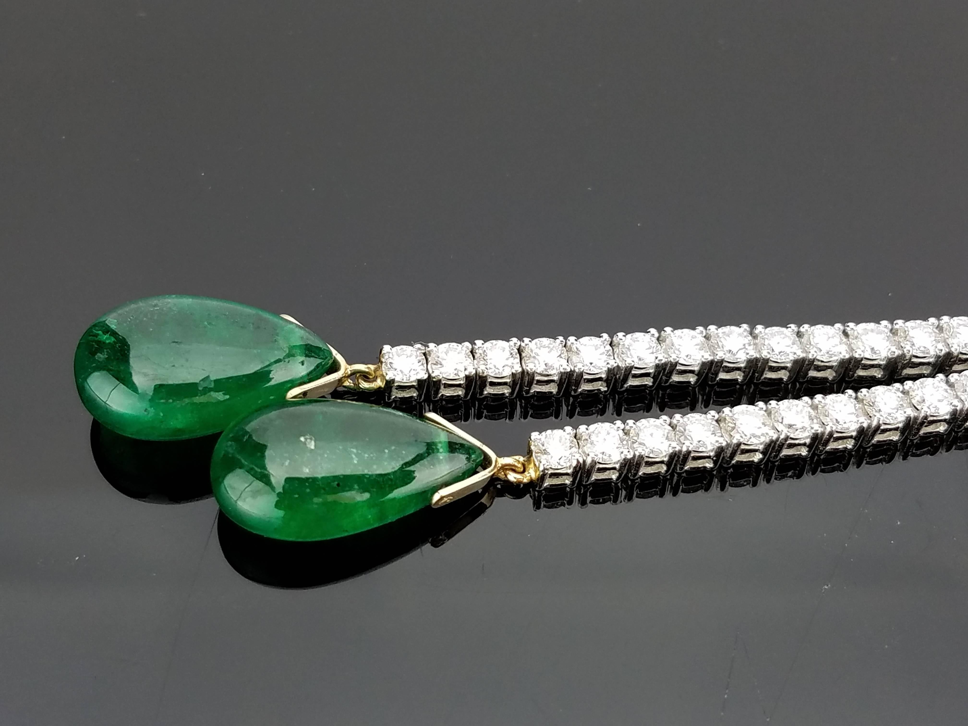Modern Emerald Cabochon and Diamond 18 Karat Gold Necklace For Sale