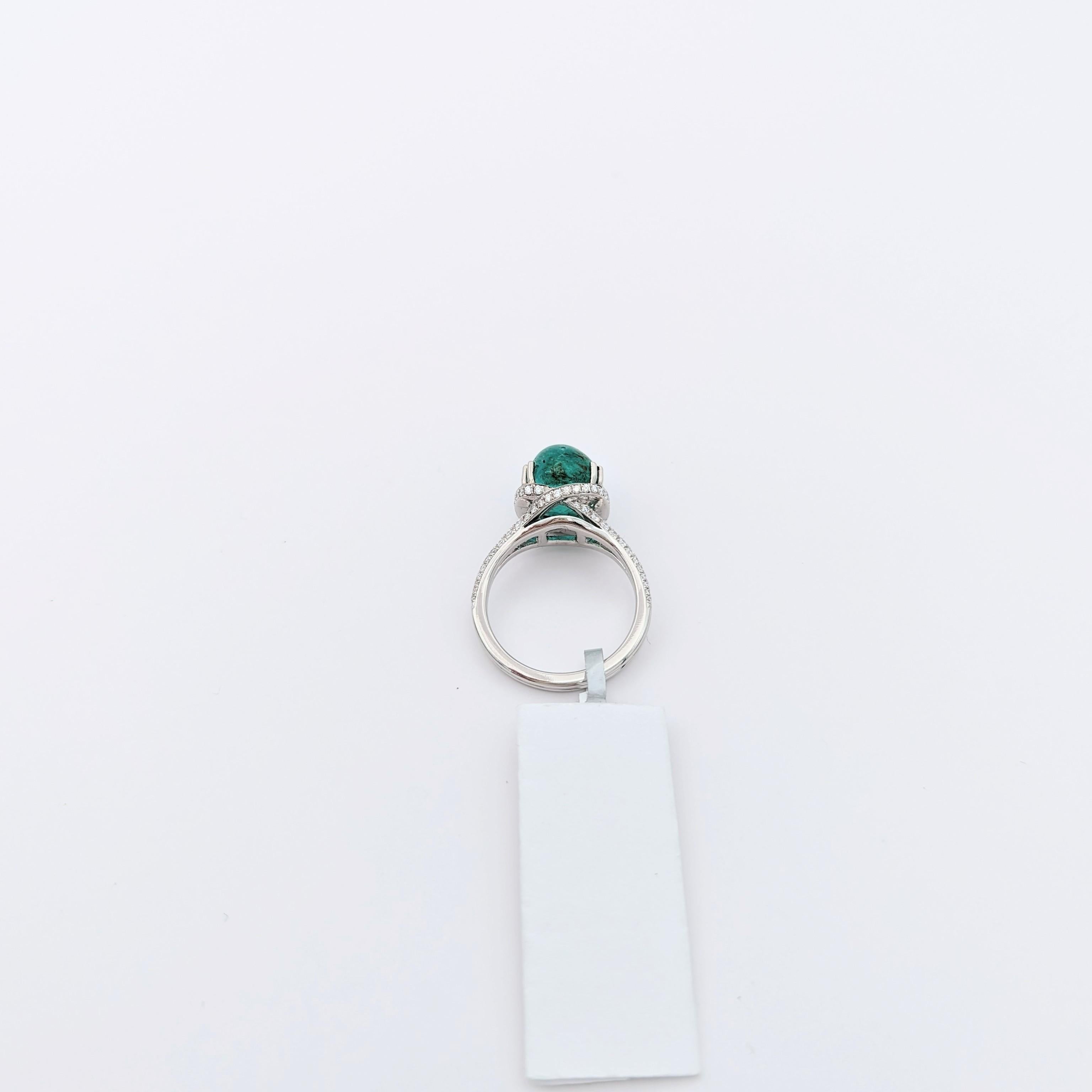 Emerald Cabochon and White Diamond Cocktail Ring in Platinum In New Condition For Sale In Los Angeles, CA