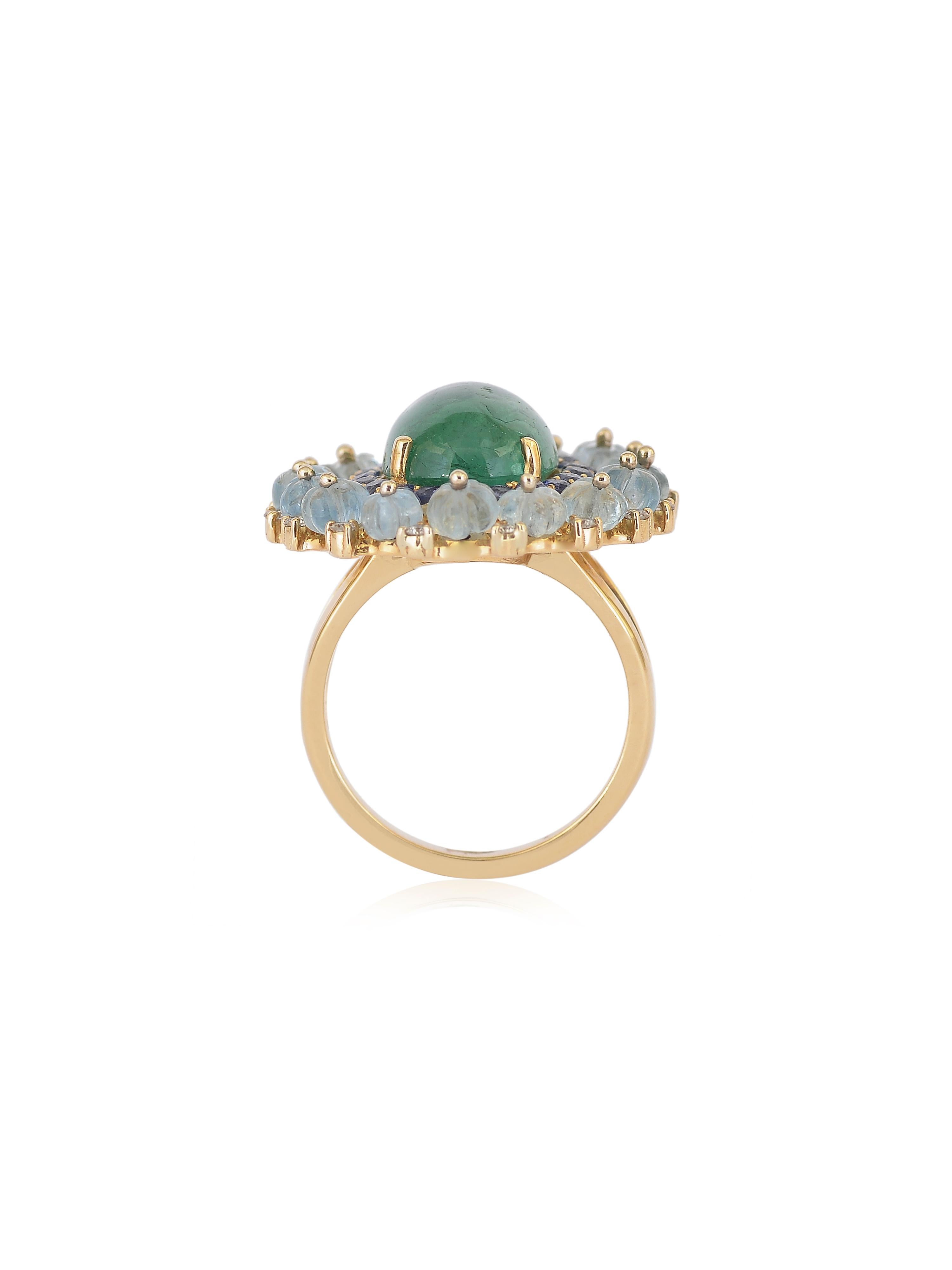 Emerald Cabochon Cocktail ring with hand carved aquamarine and diamonds in Gold For Sale 2