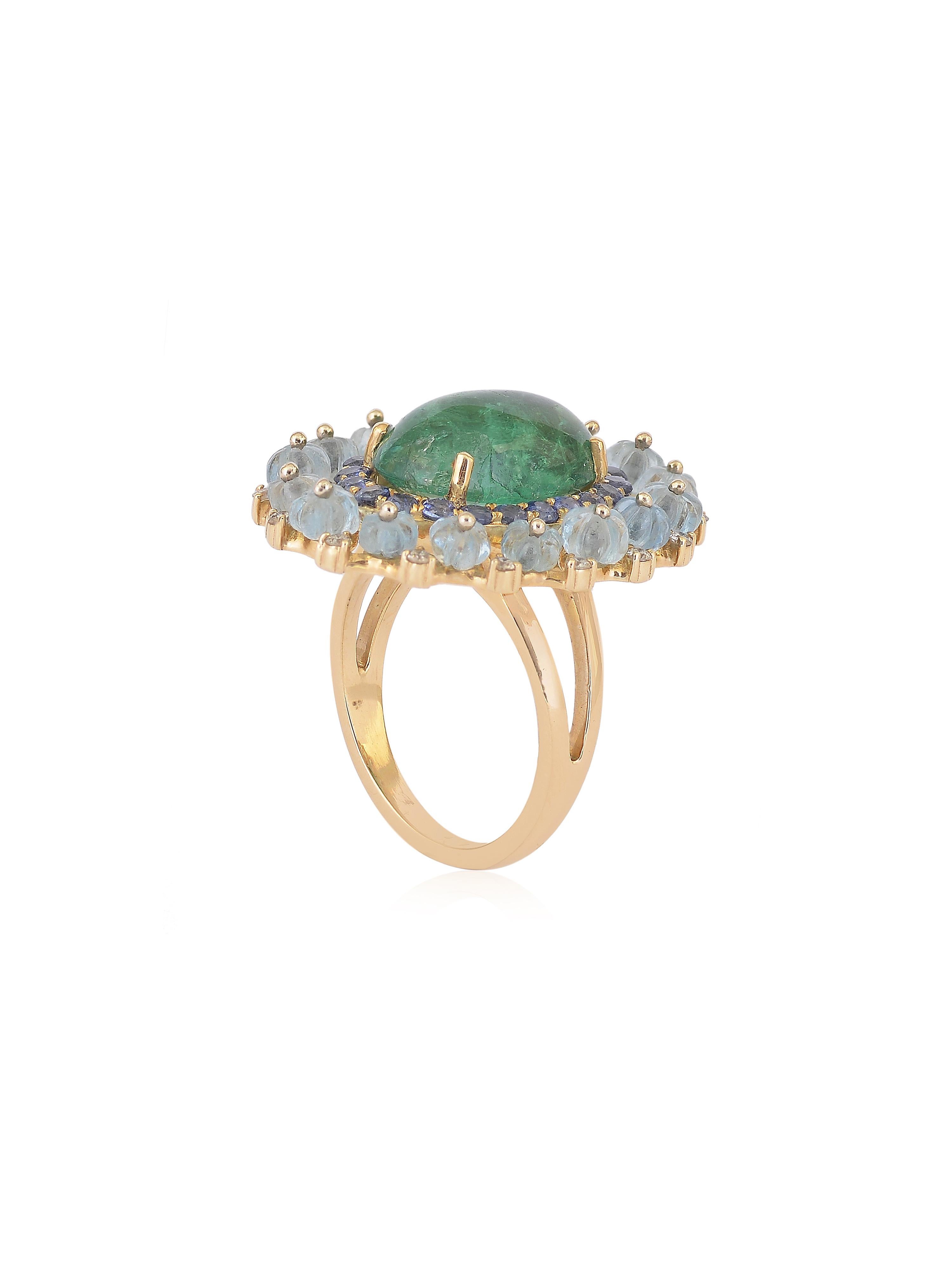 Emerald Cabochon Cocktail ring with hand carved aquamarine and diamonds in Gold For Sale 3