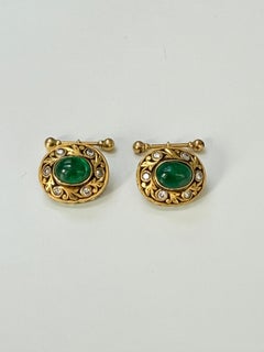 Boutons de manchette en or jaune avec cabochon d'émeraude, diamant et émail.