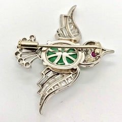 Broche oiseau en émeraude cabochon, diamant et rubis, ca. années 1940