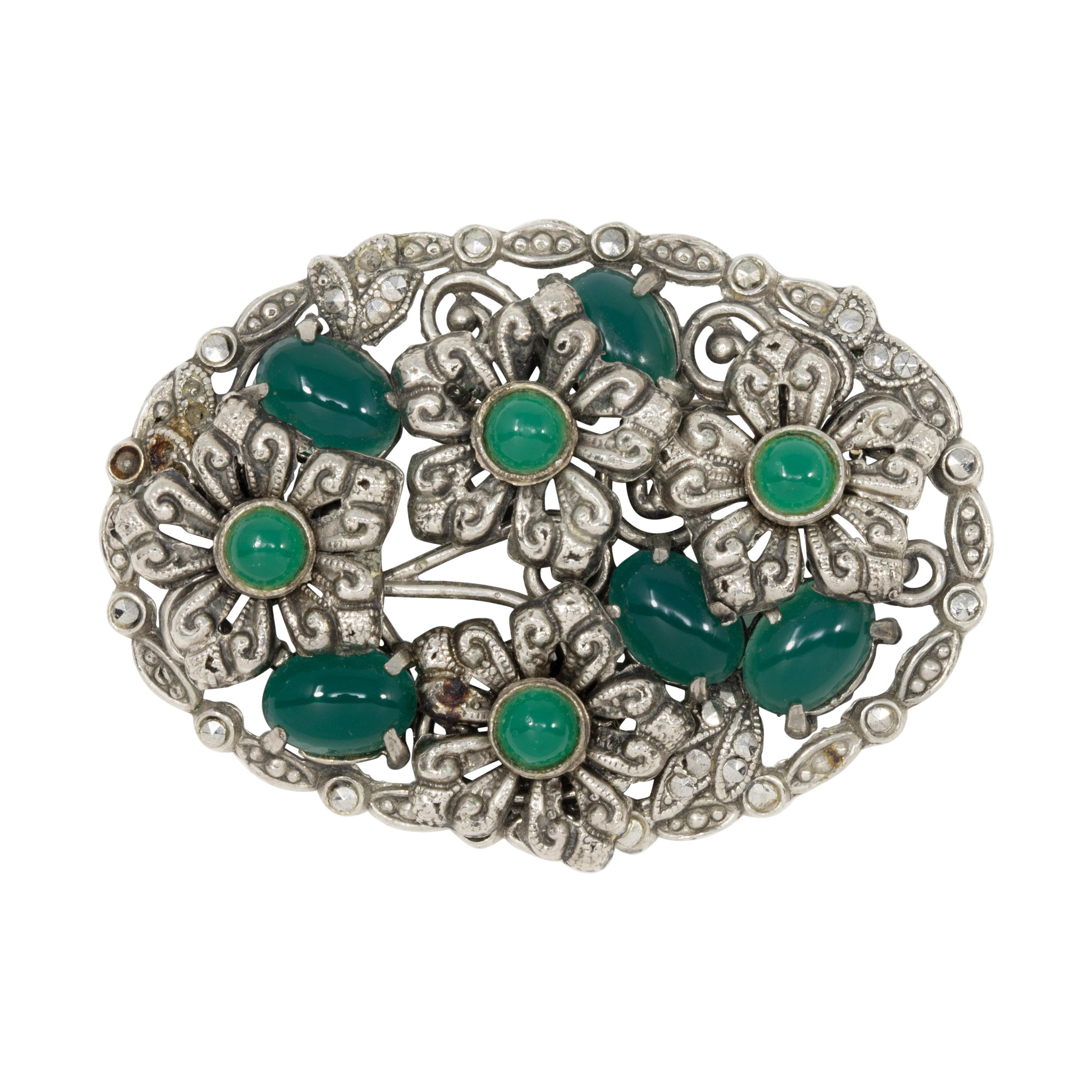 Emerald Cabochon Flower Oval Pin Brooch in Silver, Early 1900s For Sale