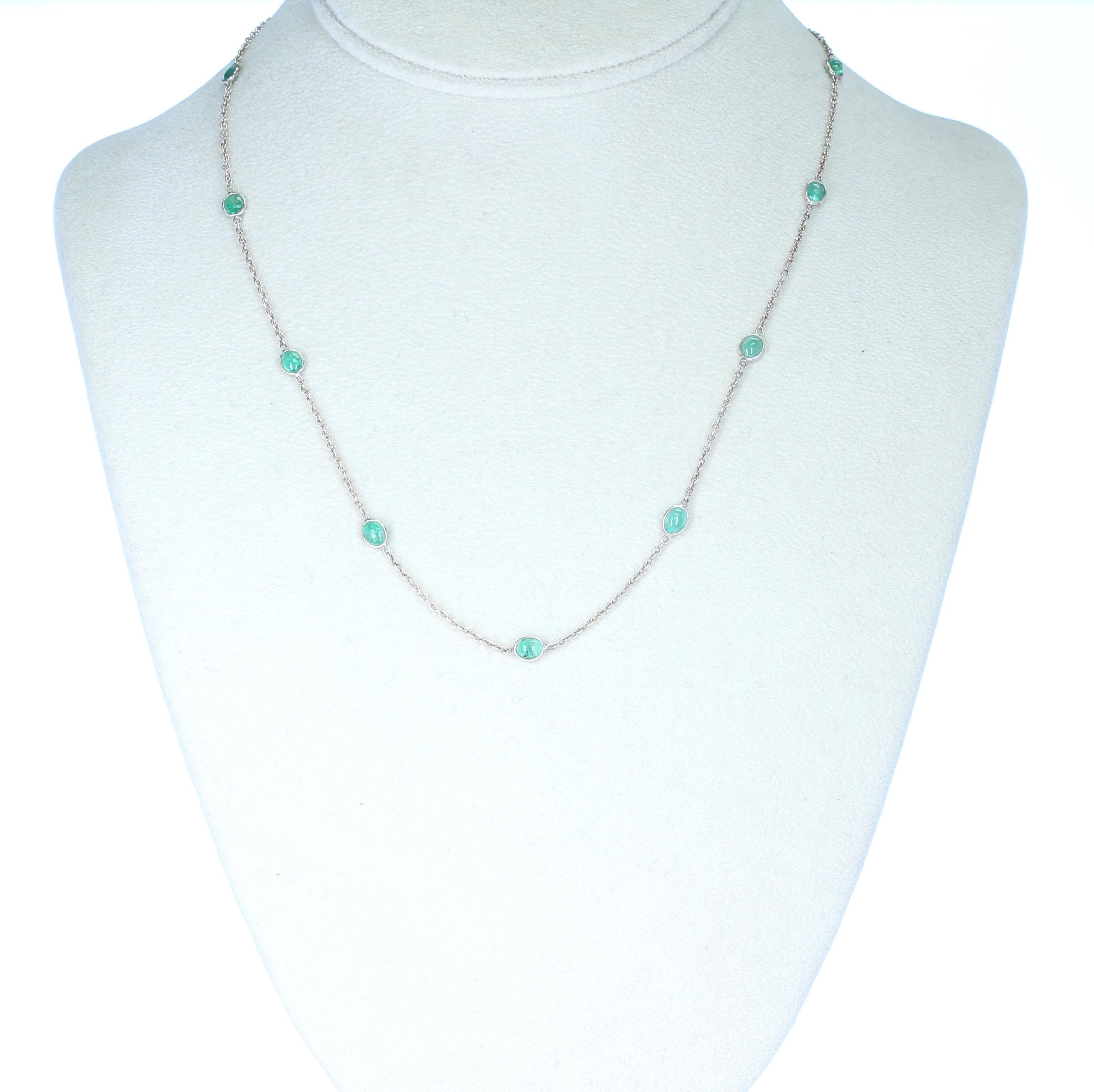 Emerald Cabochon Necklace In Good Condition For Sale In New York, NY