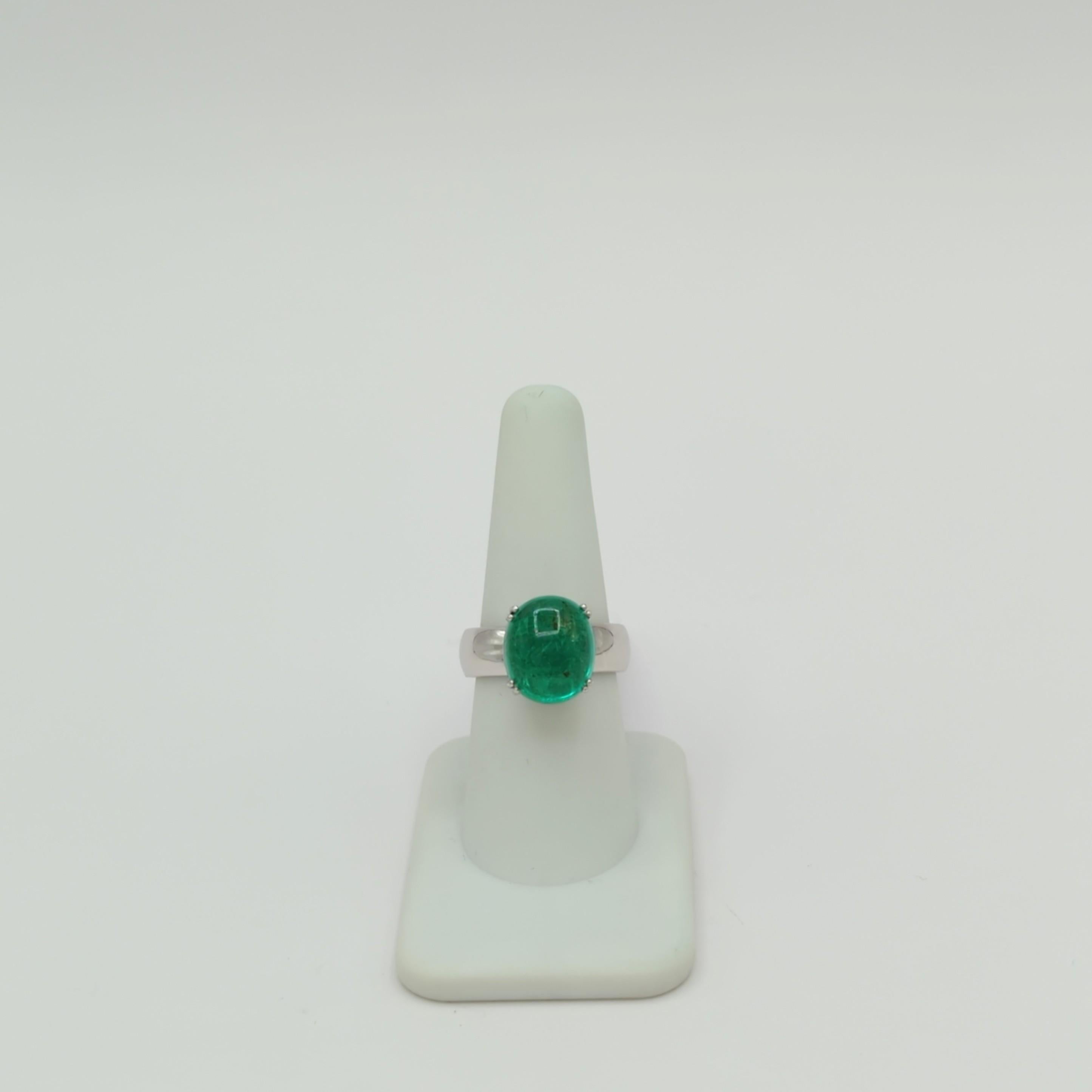 Emerald Cabochon Ring in 14K White Gold In New Condition For Sale In Los Angeles, CA