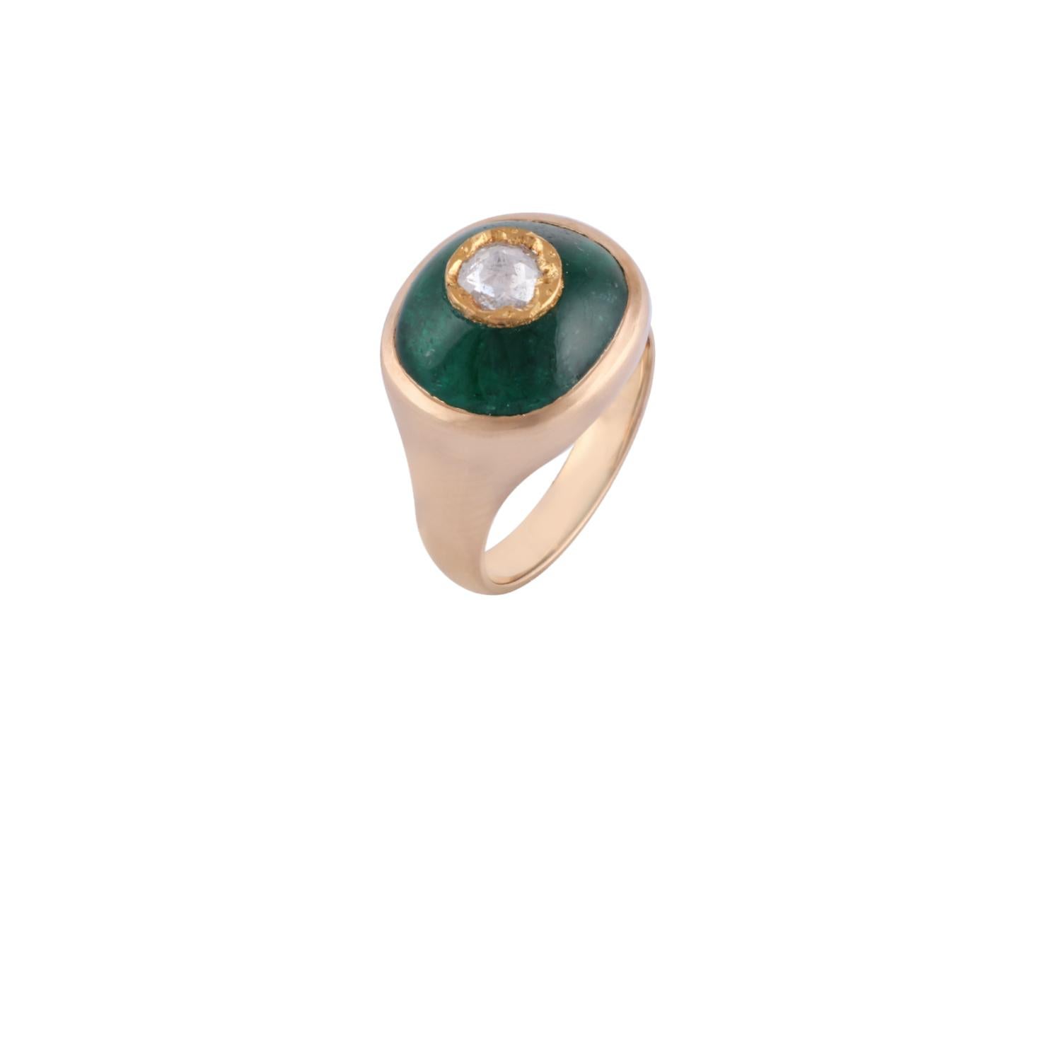 Emerald Cabochon(13.01Carat) Ring with Vintage-Style Diamond Inlaid(0.30Carat) In New Condition In Jaipur, Rajasthan