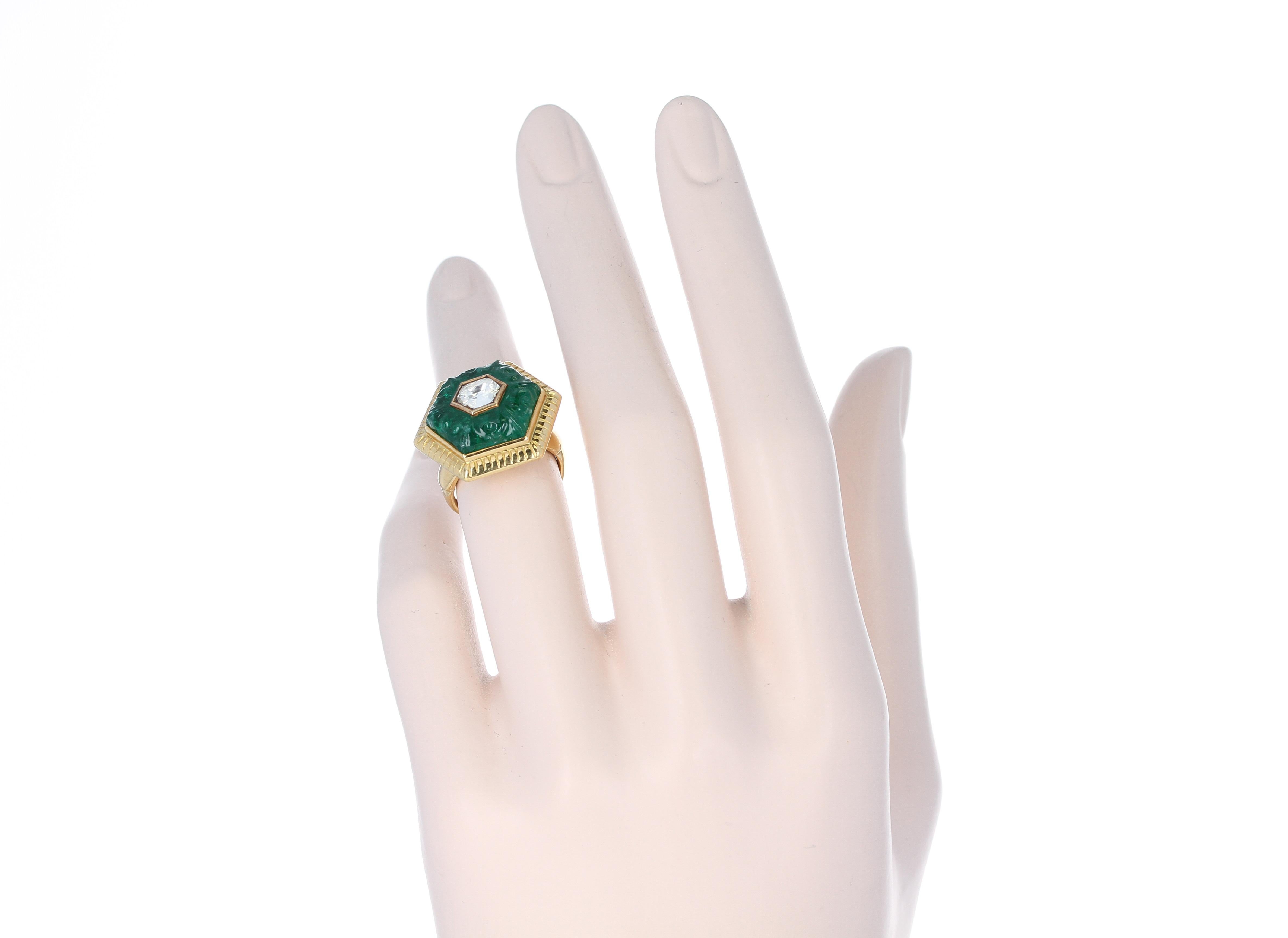 Emerald Carving Ring, Center Diamond Rose Cut, 22 Karat Yellow Gold For Sale 2