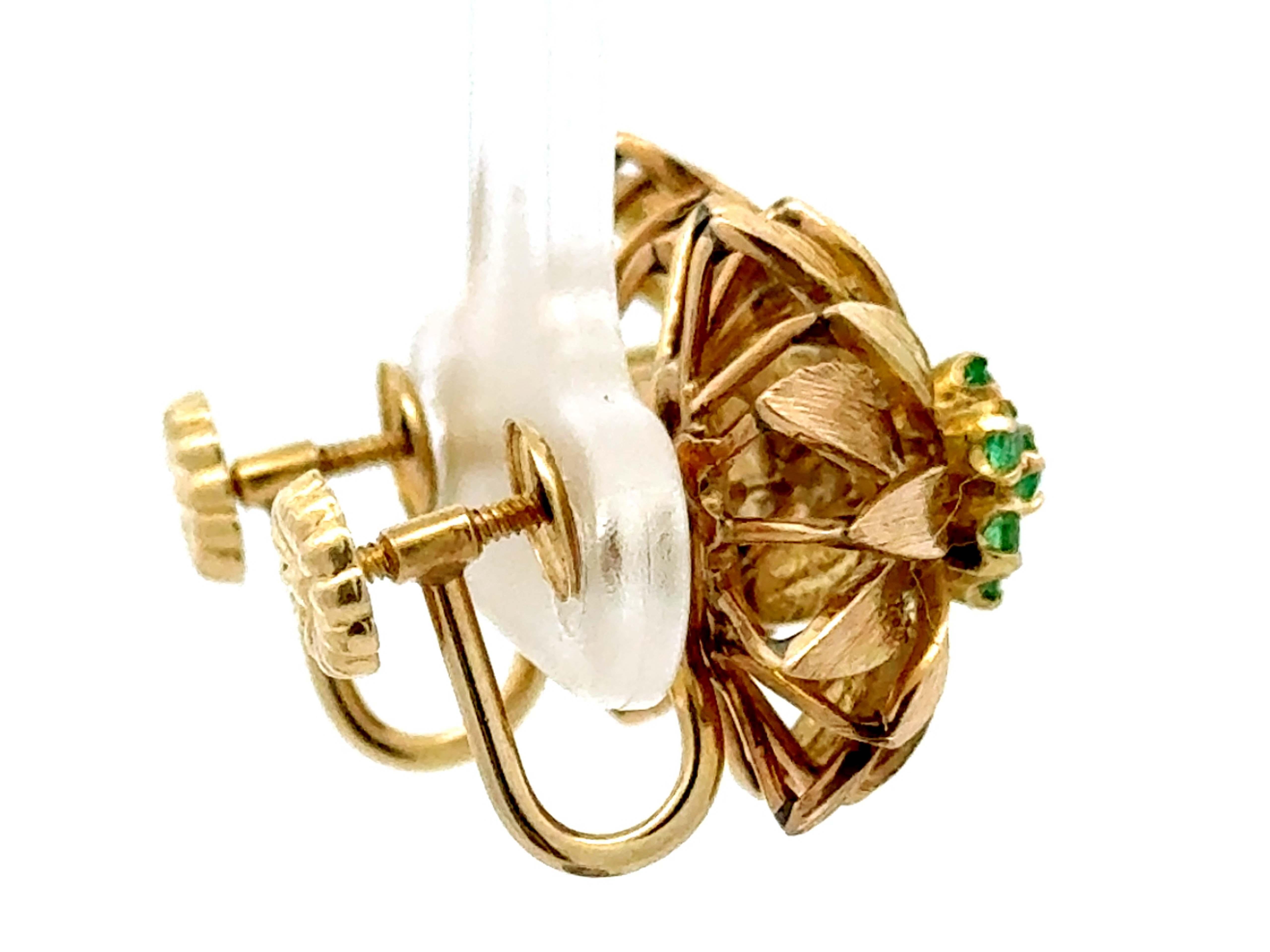Emerald Center Flower Earrings 14k Yellow Gold In Excellent Condition For Sale In Honolulu, HI