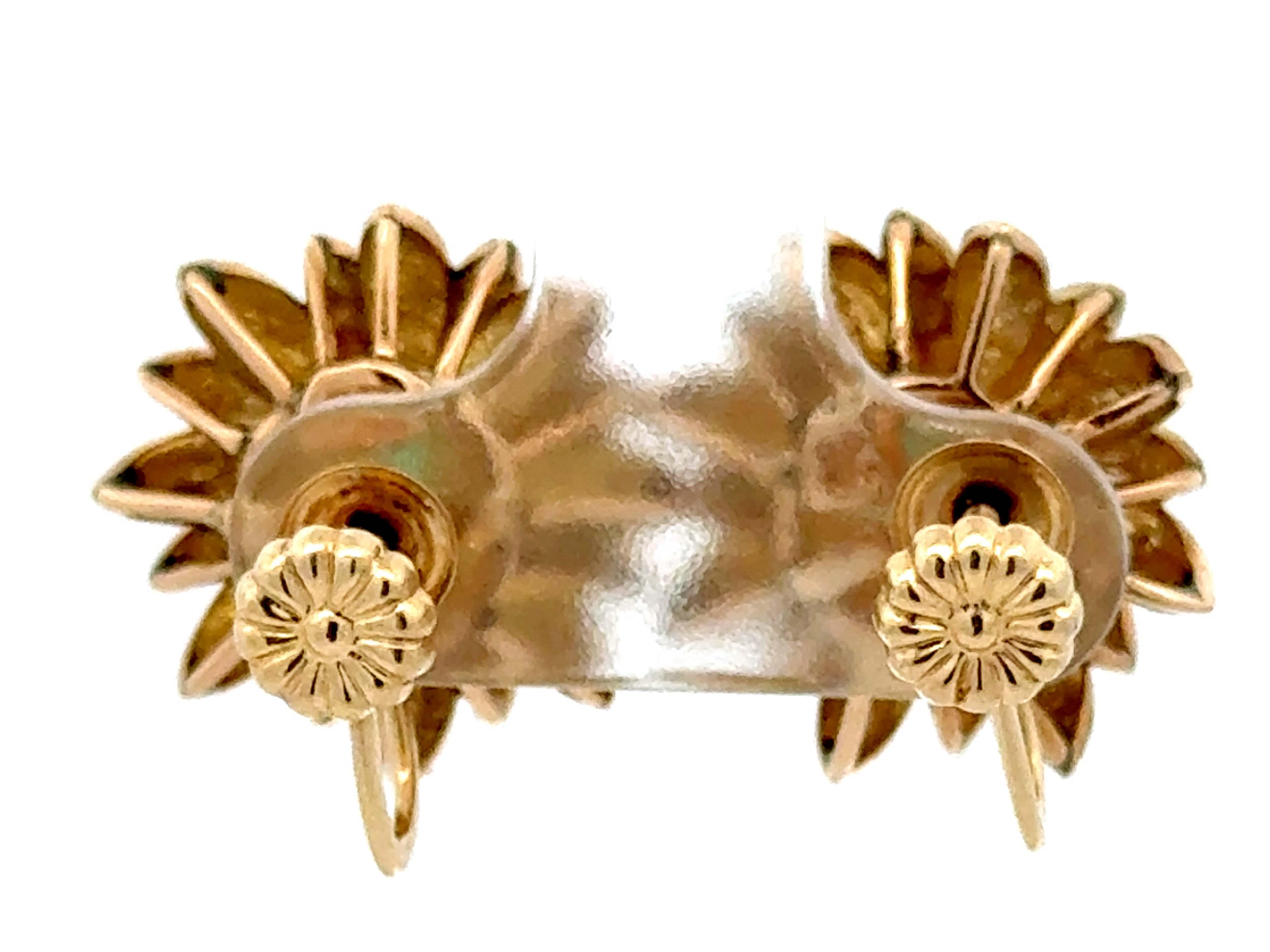 Emerald Center Flower Earrings 14k Yellow Gold For Sale 1