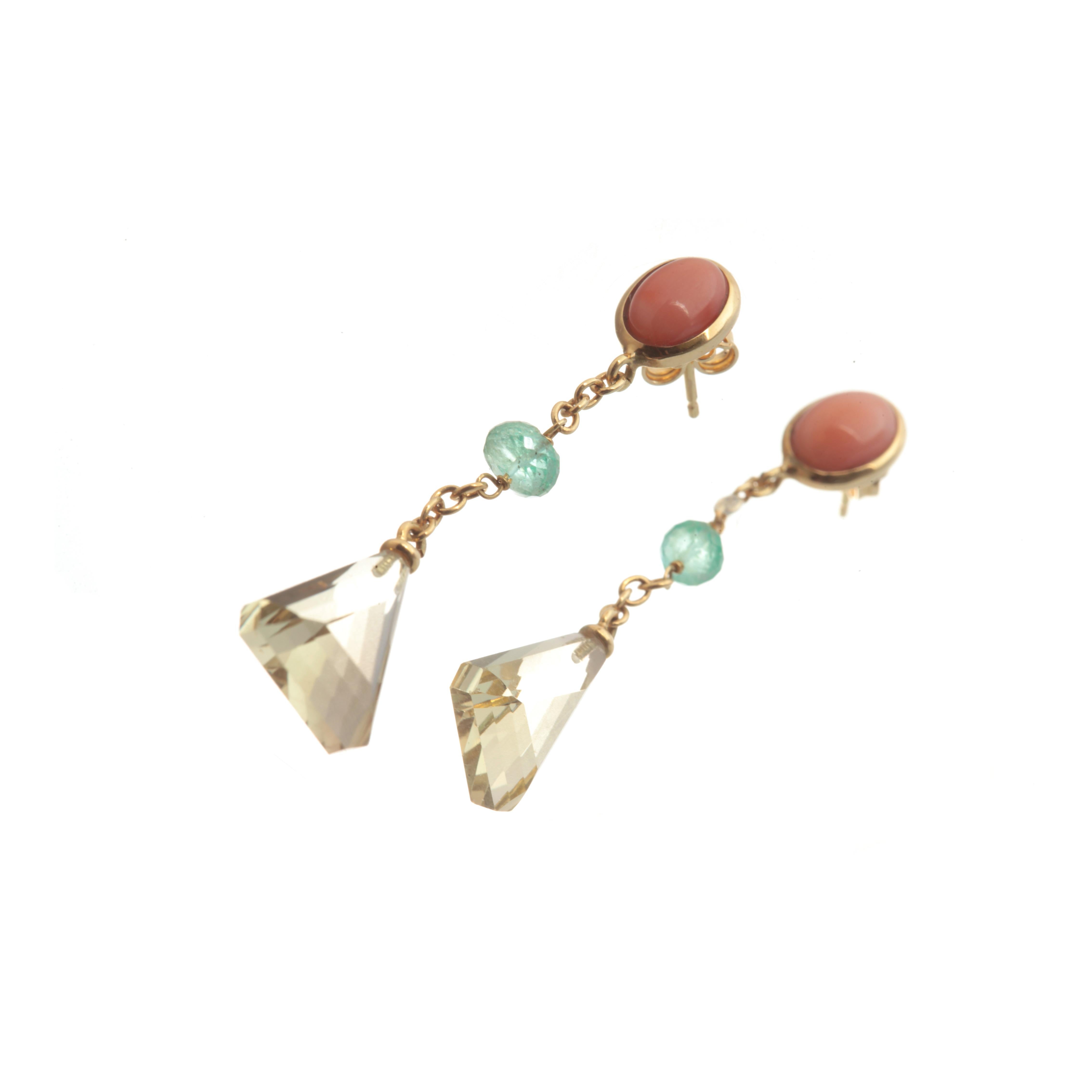 Ohrhänger mit Smaragd, Citrin, Quarz und rosa Koralle aus 18 Karat Gelbgold im Angebot 1